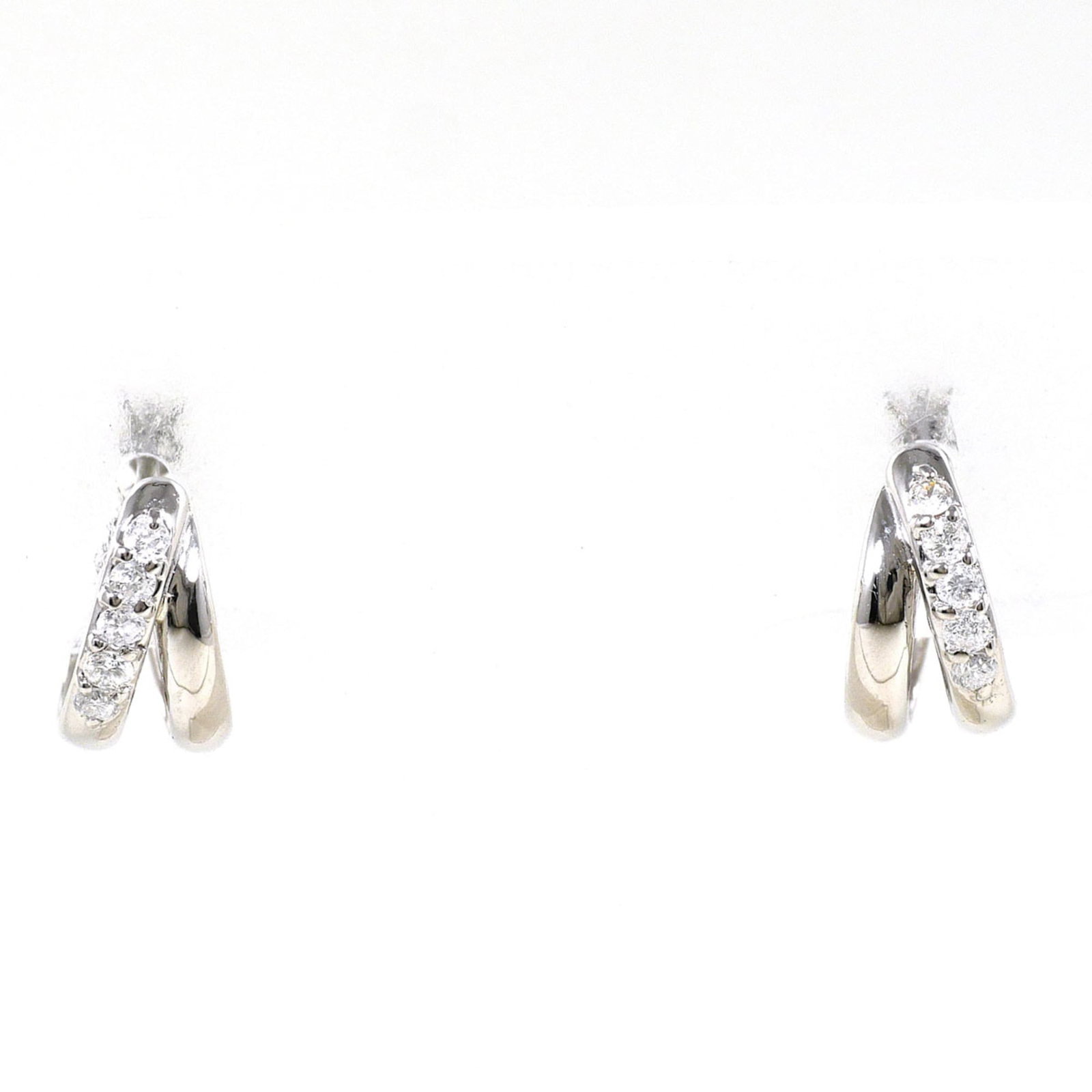 Drop Earrings Platinum 900: Drop Earrings Platinum 900 Platinum 900 drop earrings feature a diamond stone and are made from high-quality platinum metal. Weighing just 2g, these elegant earrings are in like new condition, with on