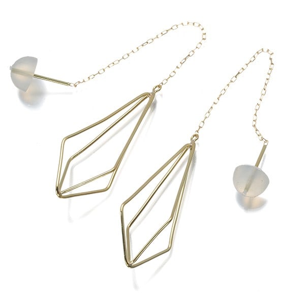 Drop Square Pyramid Earrings 18K 750 Yellow Gold: Drop Square Pyramid Earrings 18K 750 Yellow Gold Drop Square Pyramid Earrings 18K 750 Yellow Gold feature a unique design with a 27.2 x 10.3mm square shape and a total length of 66.2mm, showcasing the