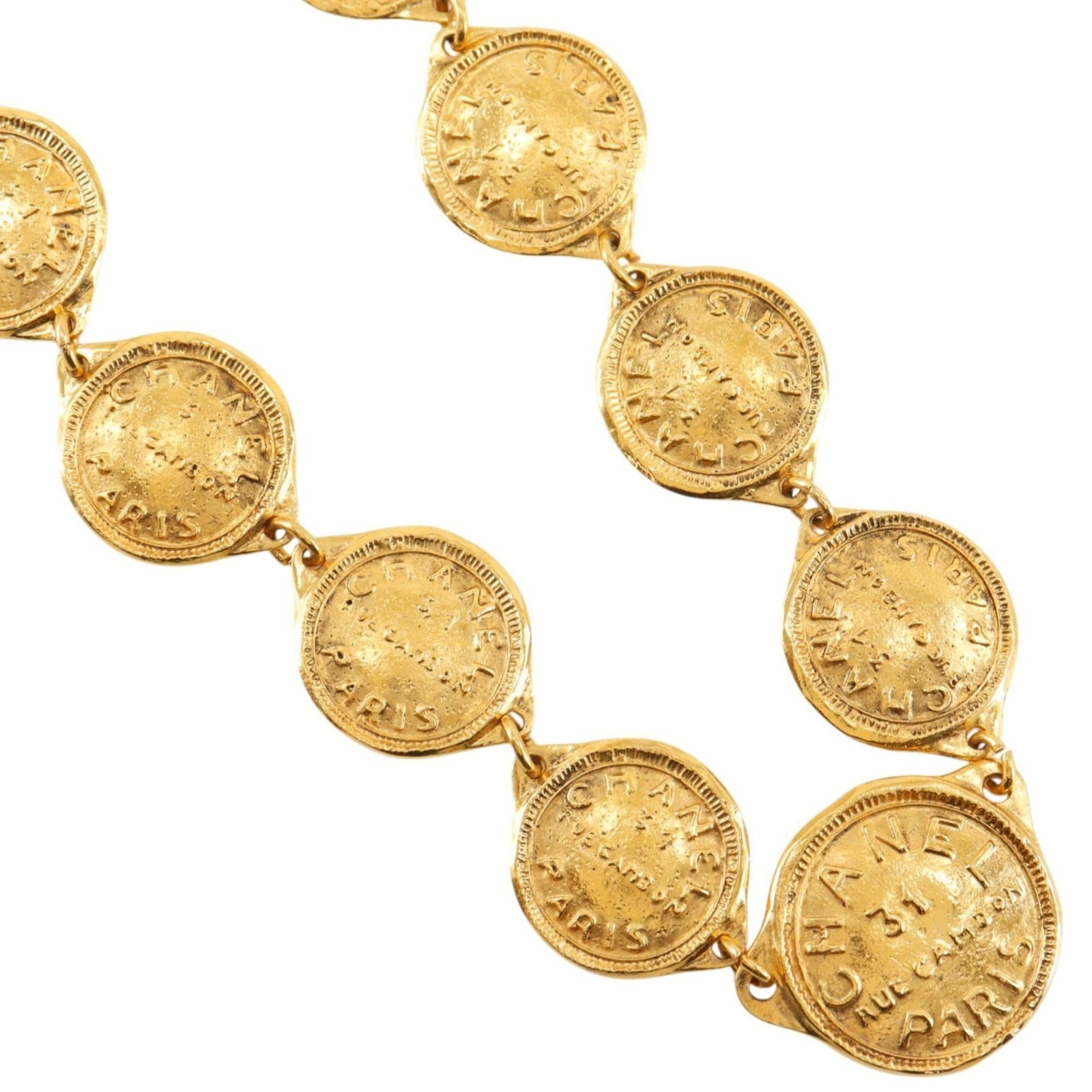 CHANEL Gold Plating: CHANEL Gold Plating Gold-plated Chanel necklace with a 34mm x 42mm pendant, suitable for women with a neck circumference of 49-56.5 cm, offering a touch of elegance with its 19.29'' - 22.24'' length. 