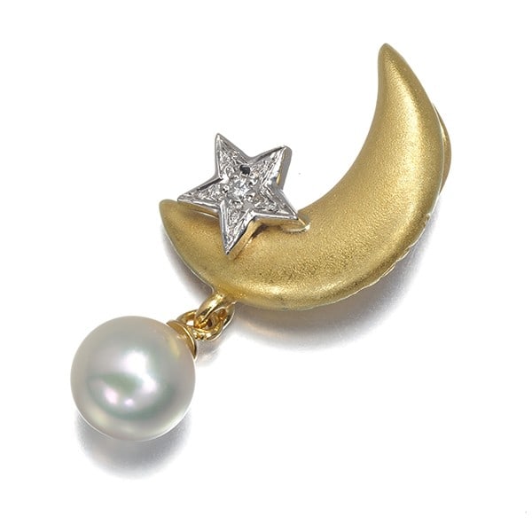 As Time Pendant Akoya Pearl 6.2Mm Moon Star Matte Pt 900/18K Yg: As Time Pendant Akoya Pearl 6.2Mm Moon Star Matte Pt 900/18K Yg As Time's 6.2mm Akoya Pearl pendant shines in matte platinum, the understated elegance of this design takes center stage. The cultured A