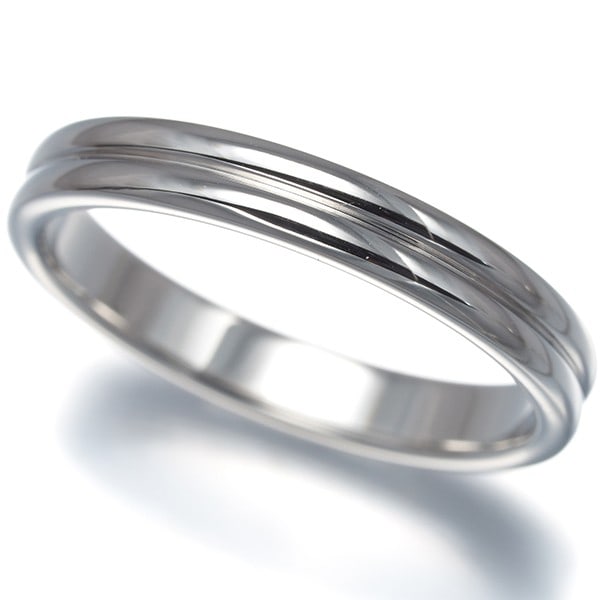Boucheron Ring Godron Eu54 950 Platinum: Boucheron Ring Godron Eu54 950 Platinum Boucheron's Godron ring stands out with its sleek platinum design, featuring a 950 platinum metal purity that adds to its luxurious feel. This elegant band,