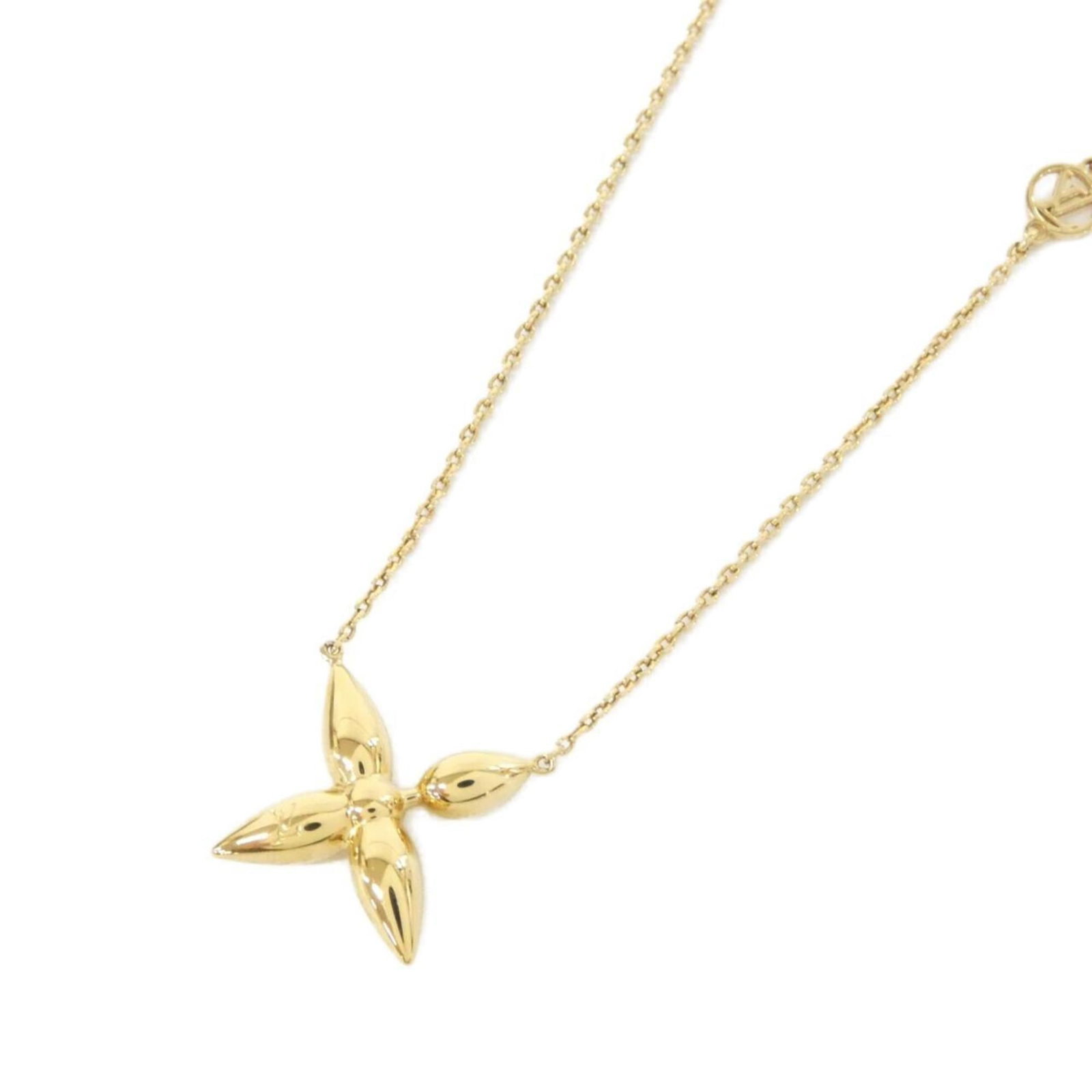 LOUIS VUITTON Gold: LOUIS VUITTON Gold Gold necklace from Louis Vuitton, featuring a 17mm x 18mm pendant, available in a 43 cm - 48 cm circumference, and bearing a signature. The necklace is in very good condition, with