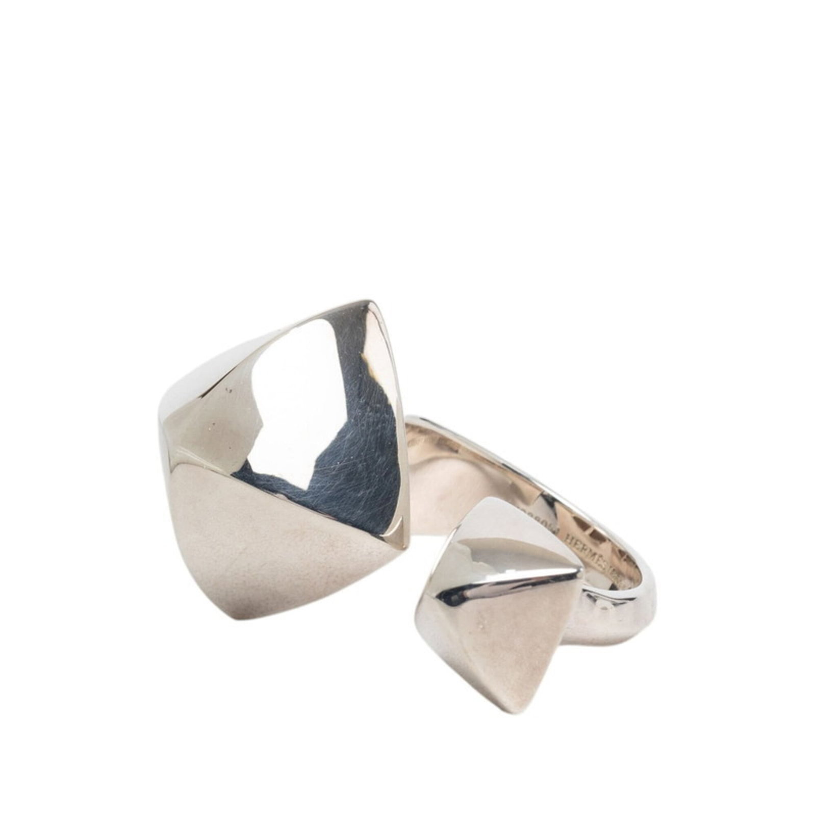 HERMES Band Ring Silver 925: HERMES Band Ring Silver 925 Silver 925 band ring from Hermes features a sleek design, bearing visible signs of wear. This pre-owned item is in good condition, with scratches and scuffs present, but re