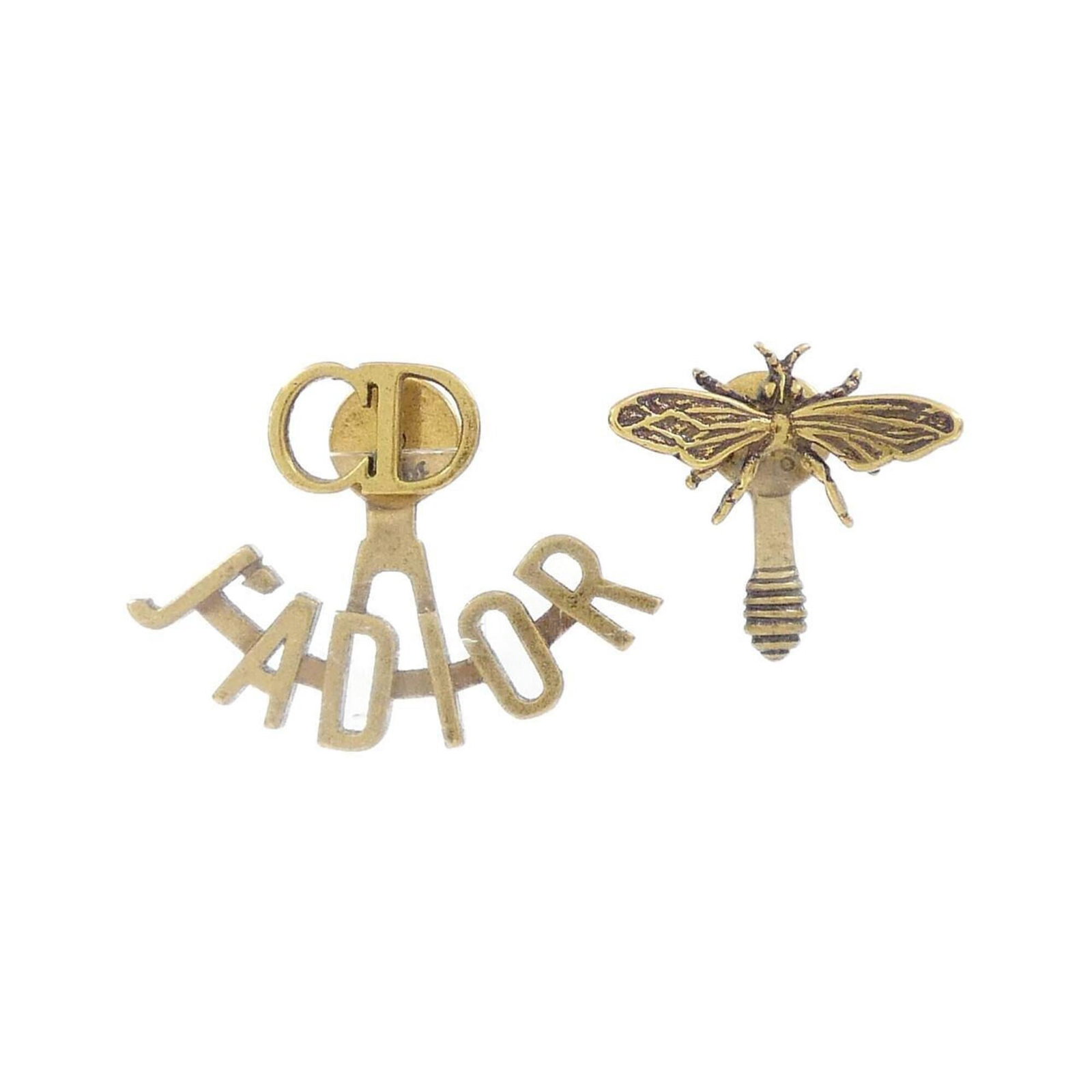 CHRISTIAN DIOR Stud Earrings Gold: CHRISTIAN DIOR Stud Earrings Gold Stud earrings in gold, bearing the iconic Christian Dior brand, offer a touch of luxury to any outfit. The earrings feature a classic design with a 20mm x 30mm size, 