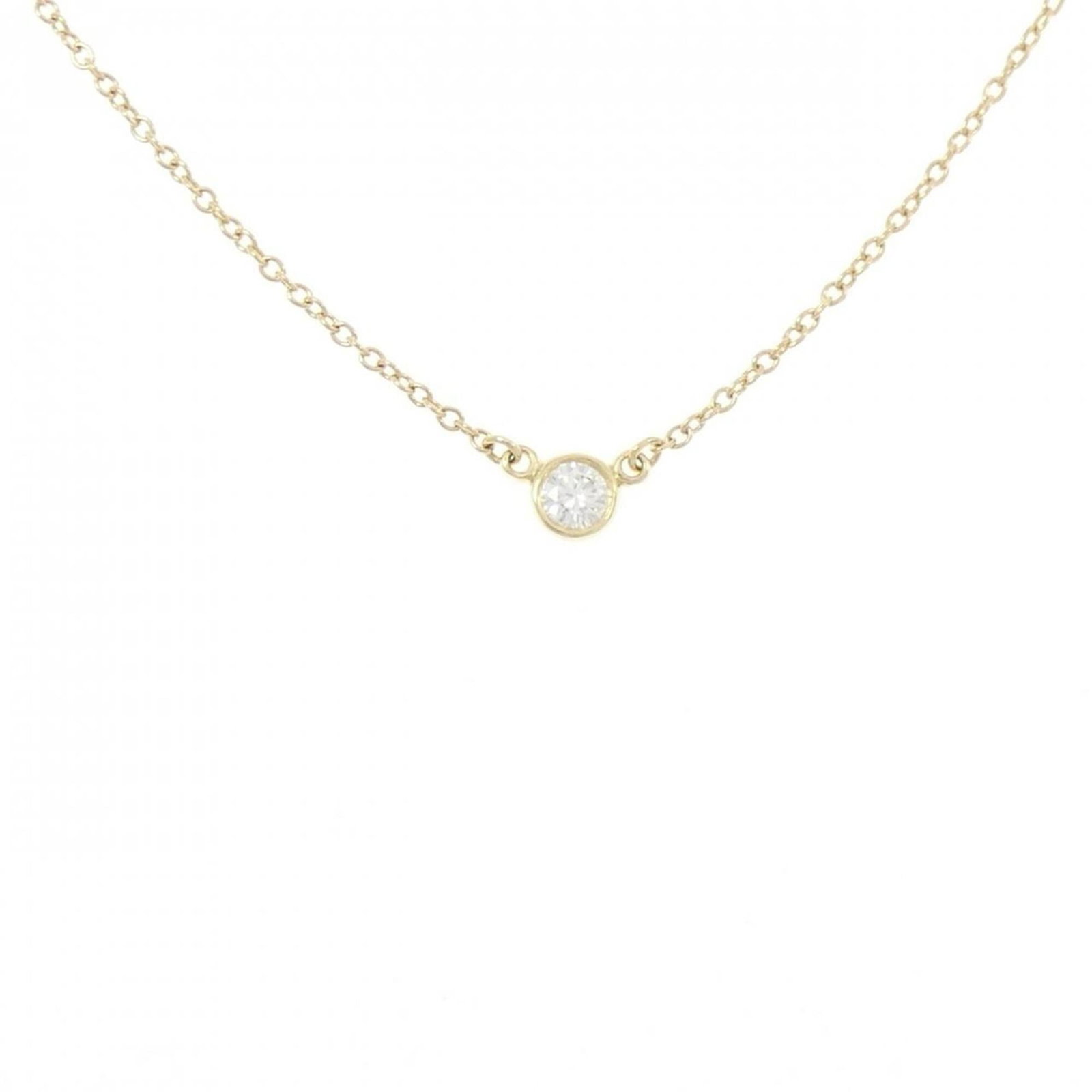 TIFFANY Yellow Gold (18K): TIFFANY Yellow Gold (18K) Yellow gold (18K) necklace with a timeless design, bearing a signature, is available. The 40 cm length offers a versatile fit, while the gently used condition showcases