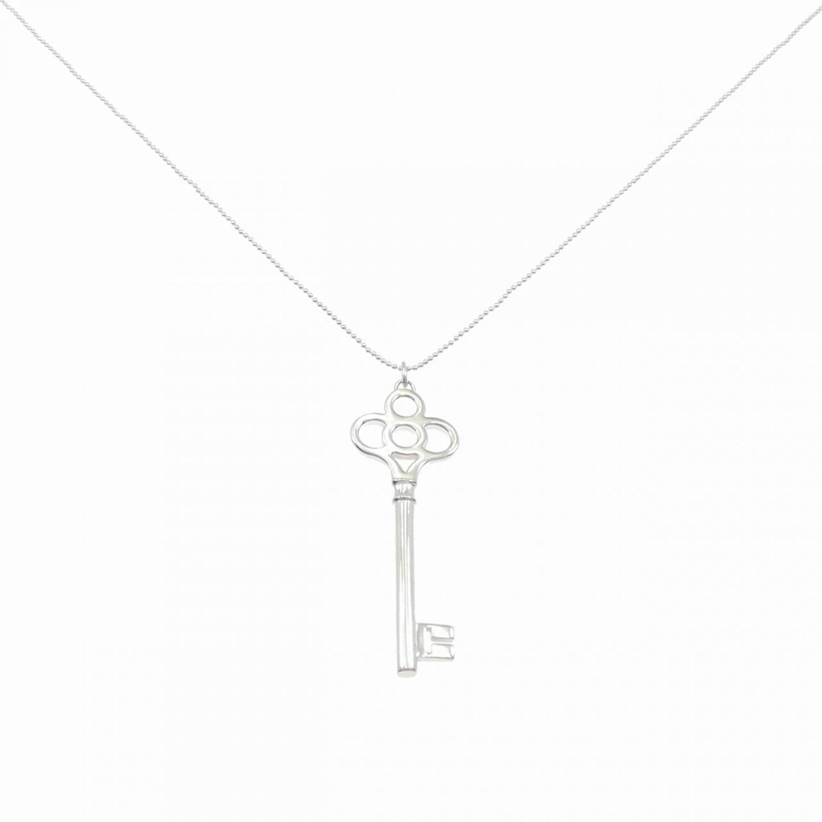 TIFFANY Silver 925: TIFFANY Silver 925 Tiffany Silver 925 Necklace Pendant - Like New Condition. This exquisite silver necklace features a stunning pendant that measures 67.4mm x 20.7mm, set against a 76cm chain. With it