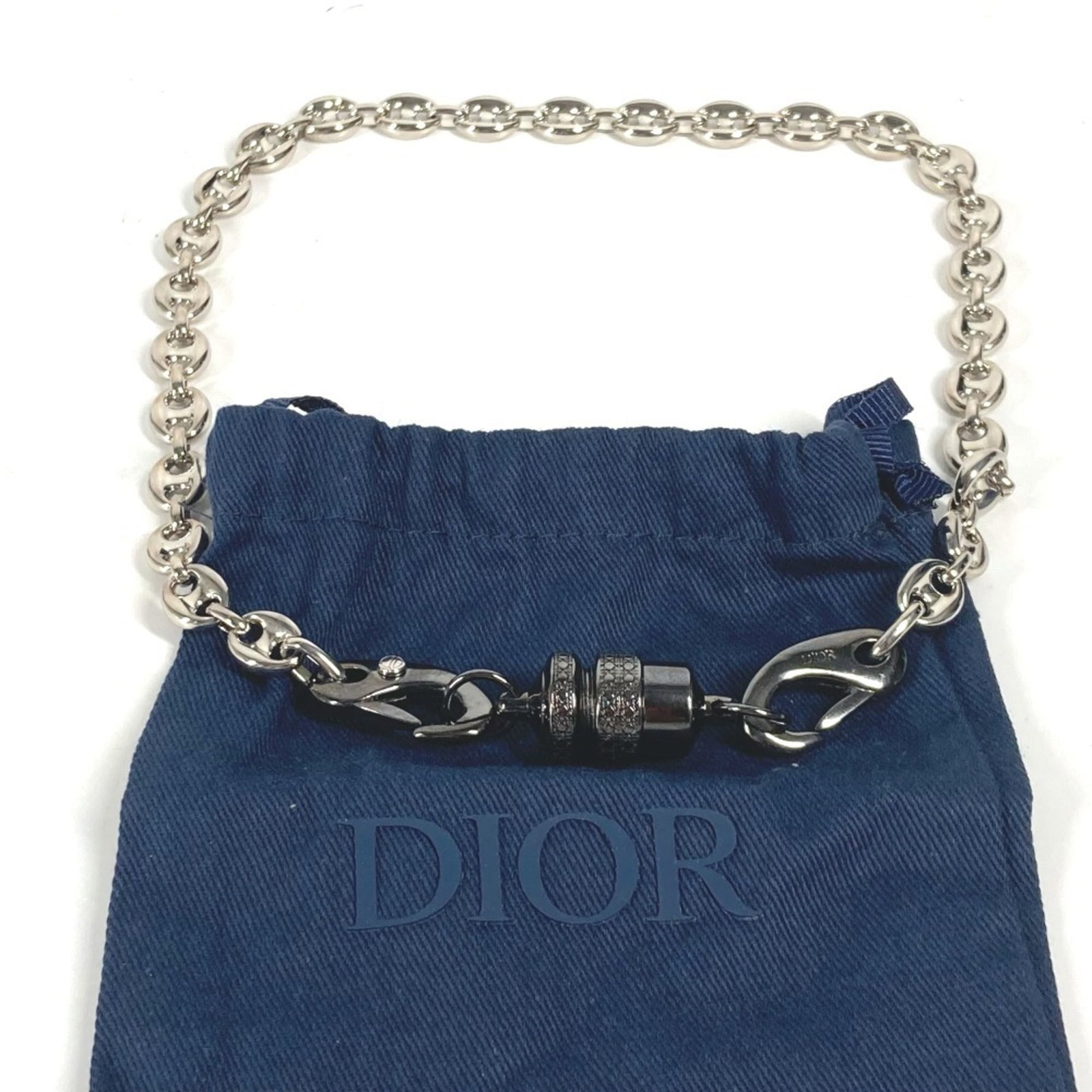 CHRISTIAN DIOR Metal: CHRISTIAN DIOR Metal Silver Metal Necklace from Christian Dior, featuring a classic design, is available for purchase. This gently used necklace boasts a 47.5 cm / 18.7'' adjustable neck circumference