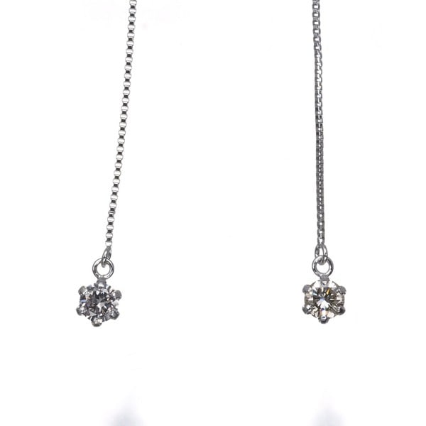 Diamond 0.10Ct/0.10Ct Solitaire Threader Earrings 18K 750 White Gold: Diamond 0.10Ct/0.10Ct Solitaire Threader Earrings 18K 750 White Gold 18k white gold earrings boast a delicate 0.10ct diamond solitaire threader design, showcasing a natural thread material. The