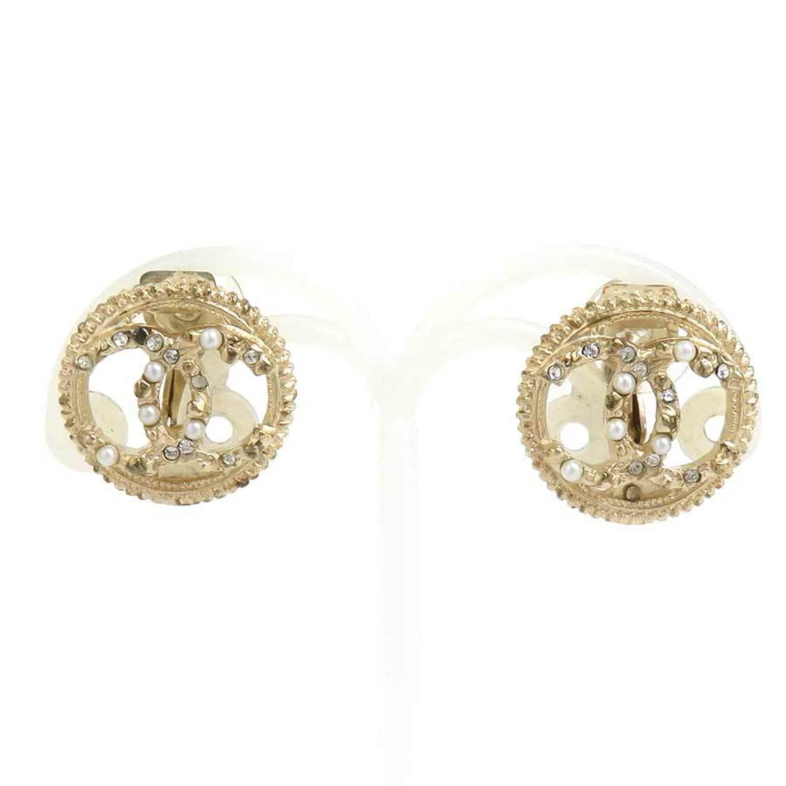 CHANEL Clip Earrings Artificial Pearl Metal: CHANEL Clip Earrings Artificial Pearl Metal Gold and white artificial pearl clip earrings from Chanel, featuring a classic design with a subtle shine. Made from metal and adorned with artificial pearl