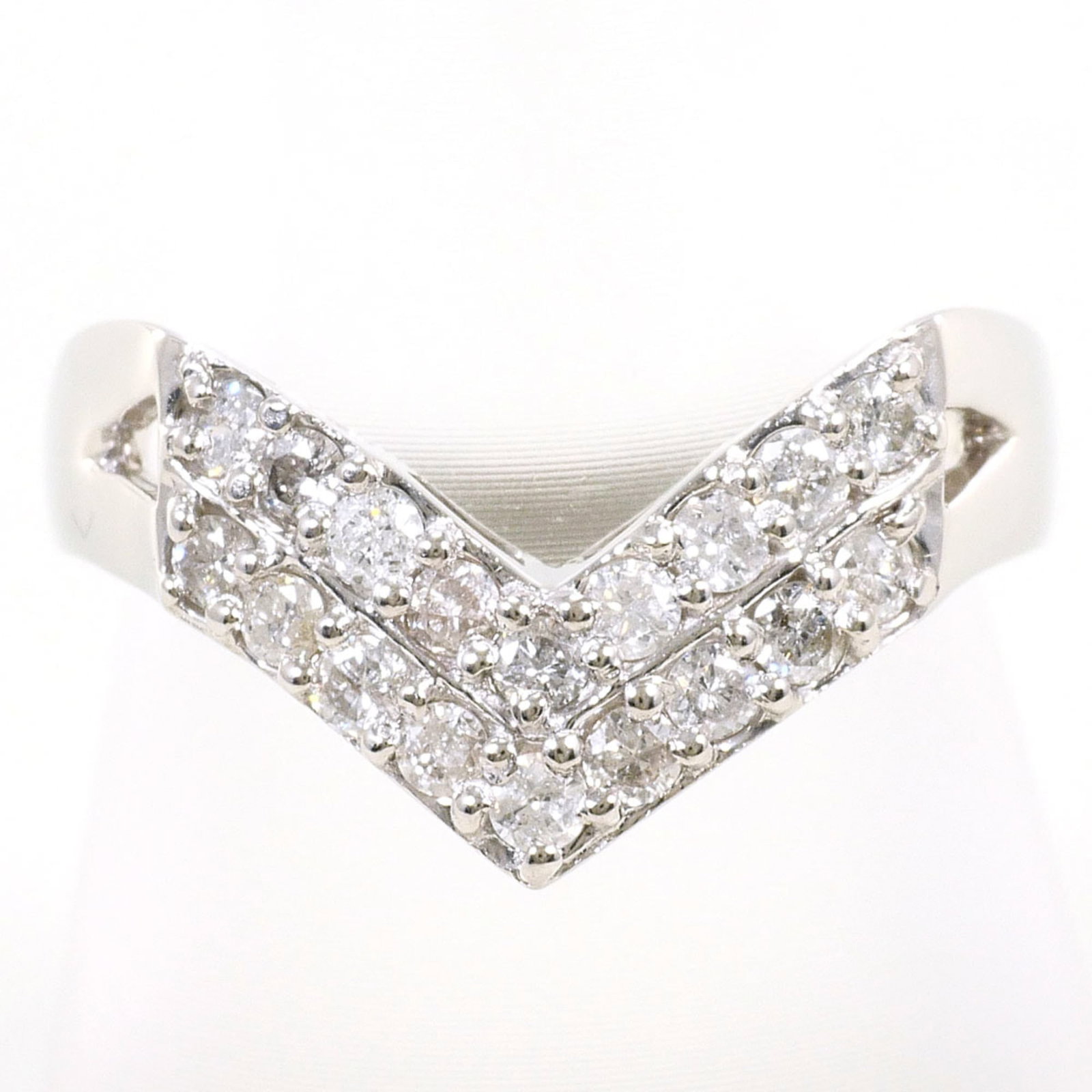 Band Ring Platinum 900: Band Ring Platinum 900 Platinum 900 band ring features a 0.48 carat diamond stone set in a high-quality platinum metal. The ring boasts a 10mm width and 7 US size, making it a stylish and elegant acce