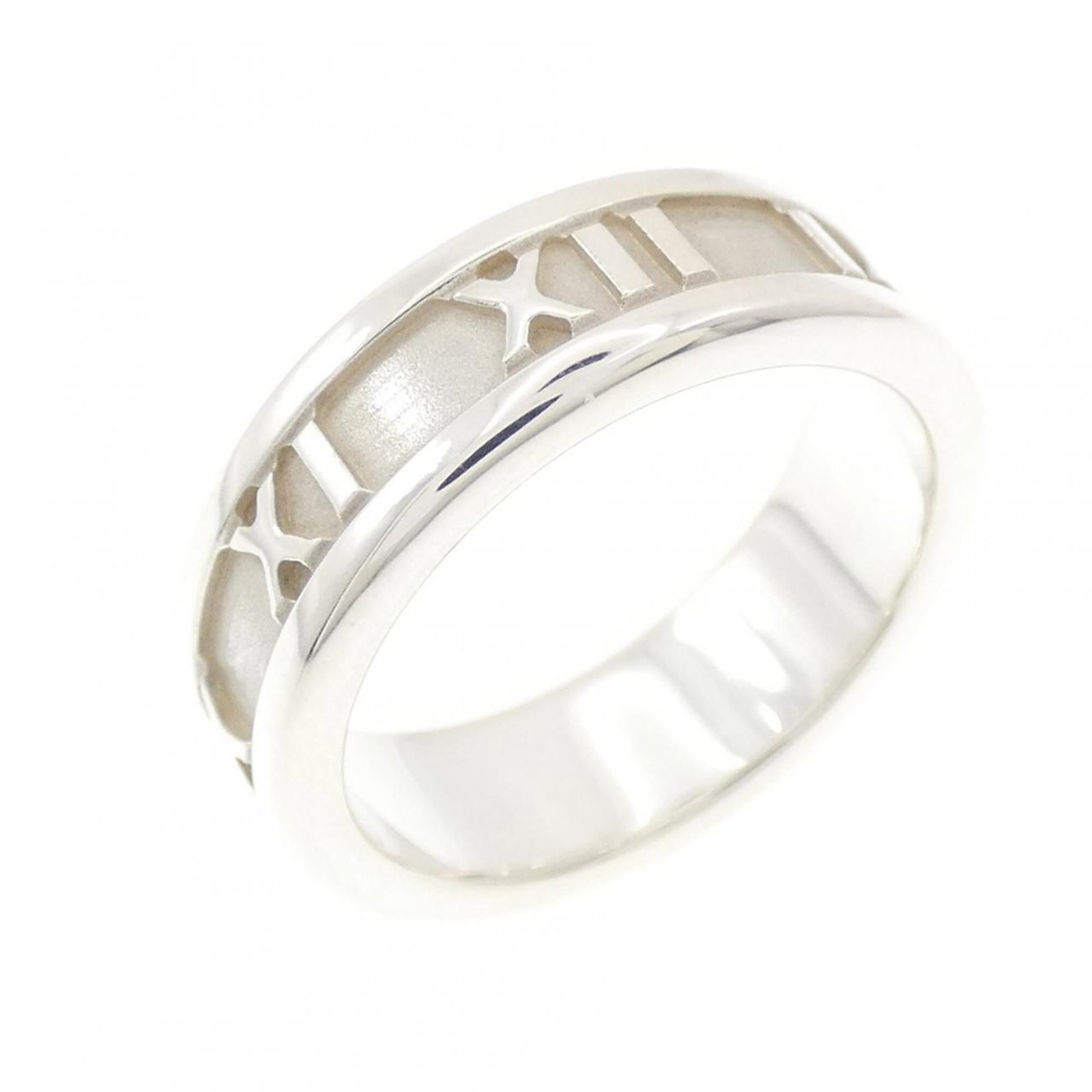 TIFFANY Band Ring Silver 925: TIFFANY Band Ring Silver 925 Silver 925 band ring from Tiffany, featuring a classic design. The ring is in very good condition, with minor signs of wear and small scratches or light marks. Gently used