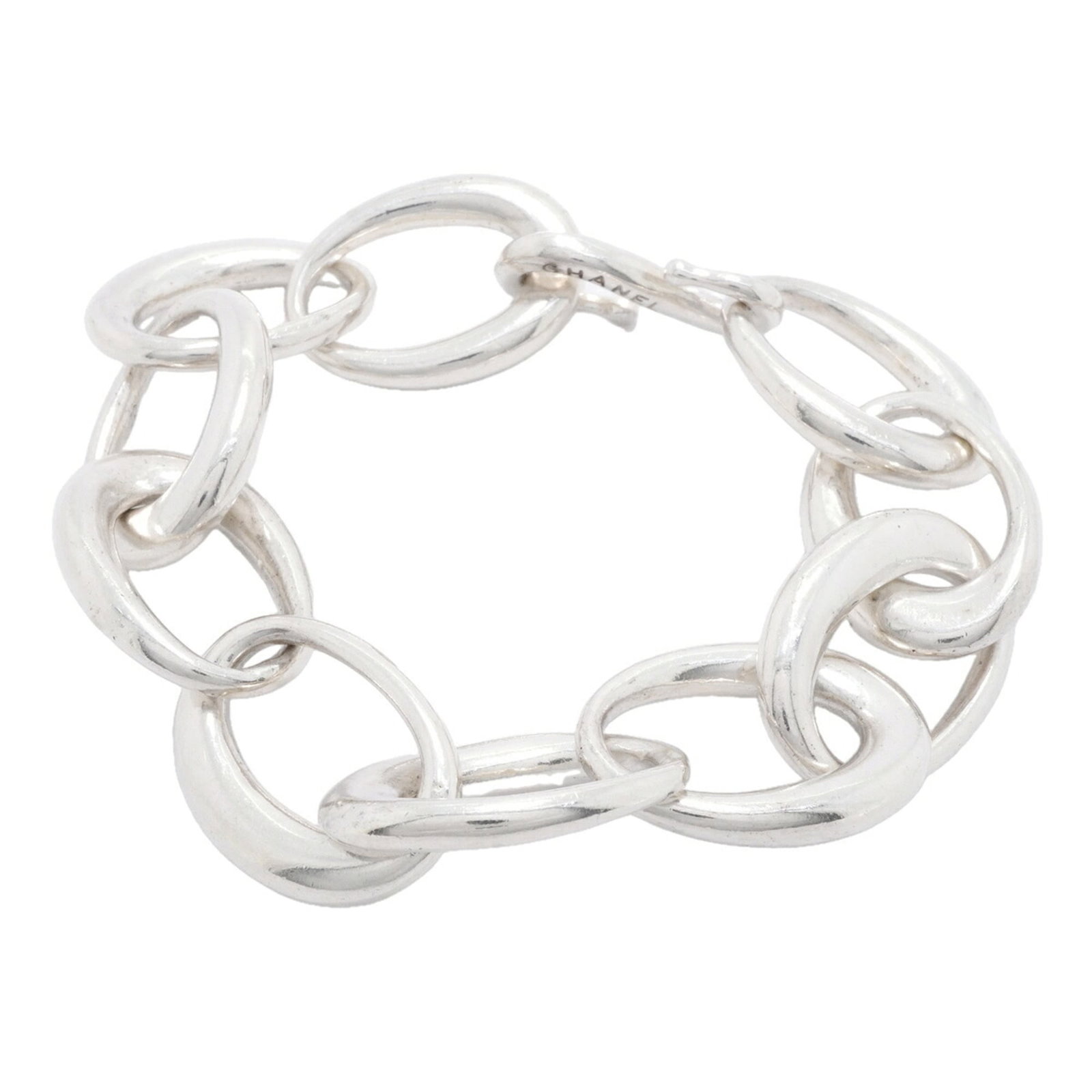 CHANEL Charm Bracelet Silver 925: CHANEL Charm Bracelet Silver 925 Silver 925 Charm Bracelet from Chanel, featuring a classic design with visible wear and scratches. The 17.5cm length provides a comfortable fit, and the silver materia