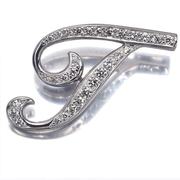 Gem Castle Yukizaki Pendant Diamond 0.42Ct Alpha T Size M 18K Wg: Gem Castle Yukizaki Pendant Diamond 0.42Ct Alpha T Size M 18K Wg 18k White Gold Diamond Pendant with 0.42ct Diamond Stone, 5.1g Weight, 18.3 x 26.6mm Design Size, 5.4 x 2.2mm Bail Inner Diameter. This