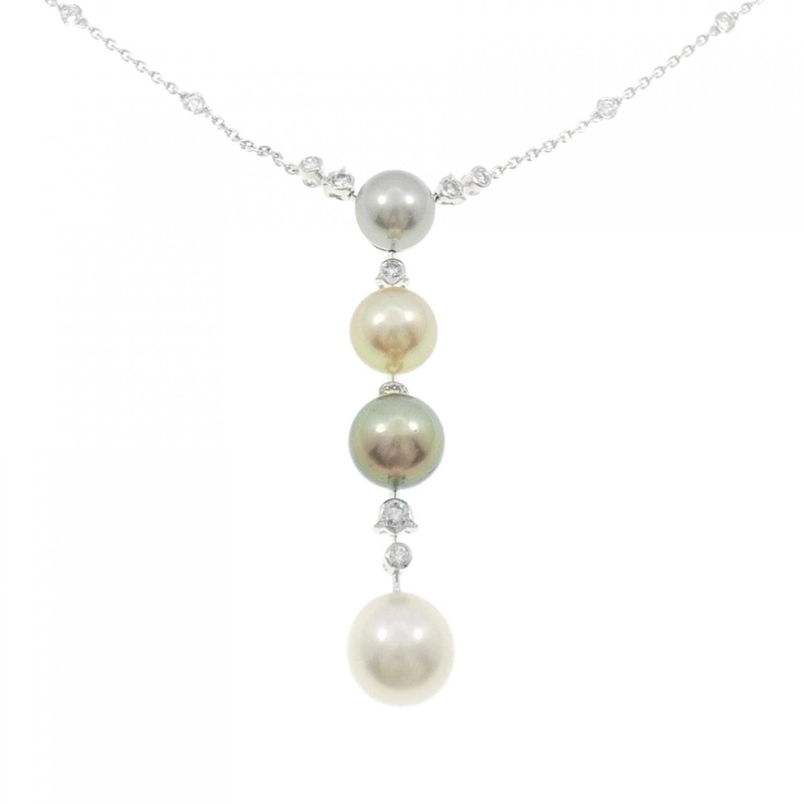 CARTIER White Gold (18K): CARTIER White Gold (18K) White gold (18K) necklace from Cartier features a pendant with a diamond and pearl stone. The necklace has a 39 cm circumference and pendant size of 82mm x 14.5mm. It is in li