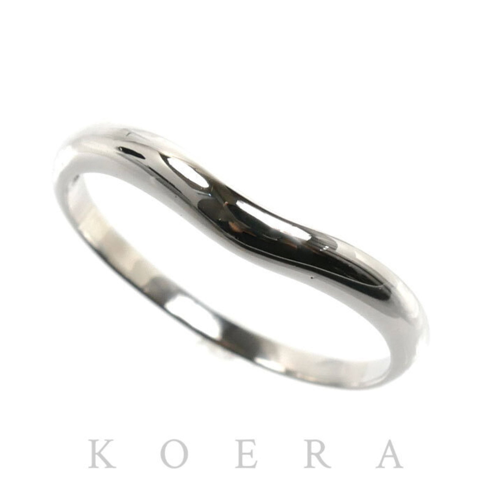 BVLGARI Band Ring Platinum 950: BVLGARI Band Ring Platinum 950 Bvlgari Band Ring Platinum 950, a sleek and sophisticated design from Italy, features a platinum 950 band with a subtle elegance. Gently used with minor signs of wear, t