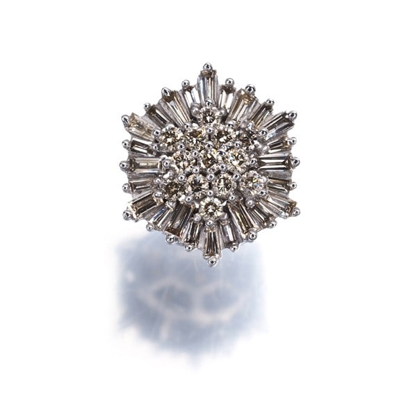 Brown Diamond 0.58Ct Tapered-Cut Pendant 18K 750 White Gold: Brown Diamond 0.58Ct Tapered-Cut Pendant 18K 750 White Gold Tapered-cut brown diamond pendant in 18k white gold, showcasing a natural 0.58ct stone. The pendant's design size is 12.5 x 11.0mm, with a b