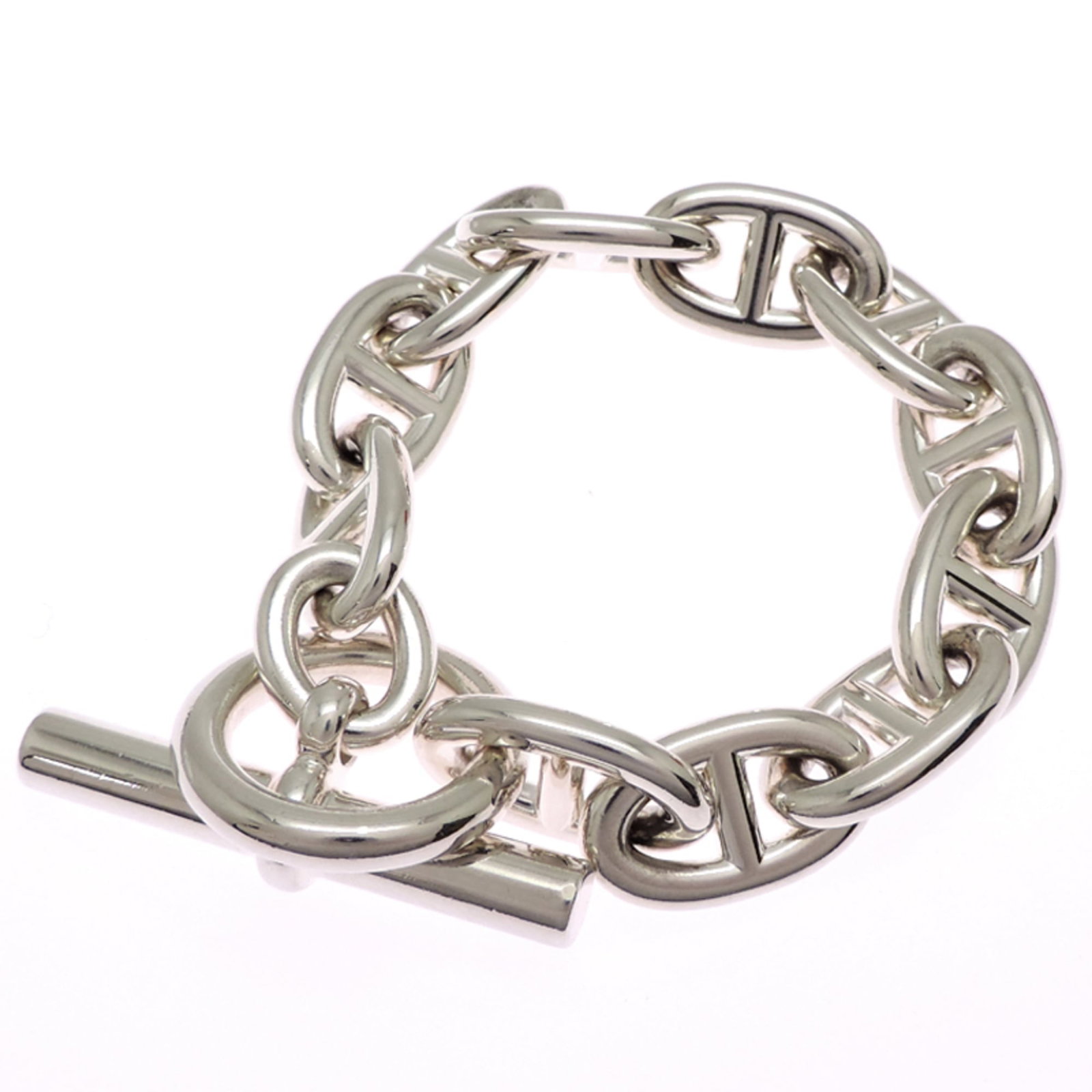 HERMES Charm Bracelet Silver 925: HERMES Charm Bracelet Silver 925 Silver 925 Charm Bracelet from Hermes, featuring a classic design with minor signs of wear. The bracelet measures 22cm in length and is made from high-quality silver.