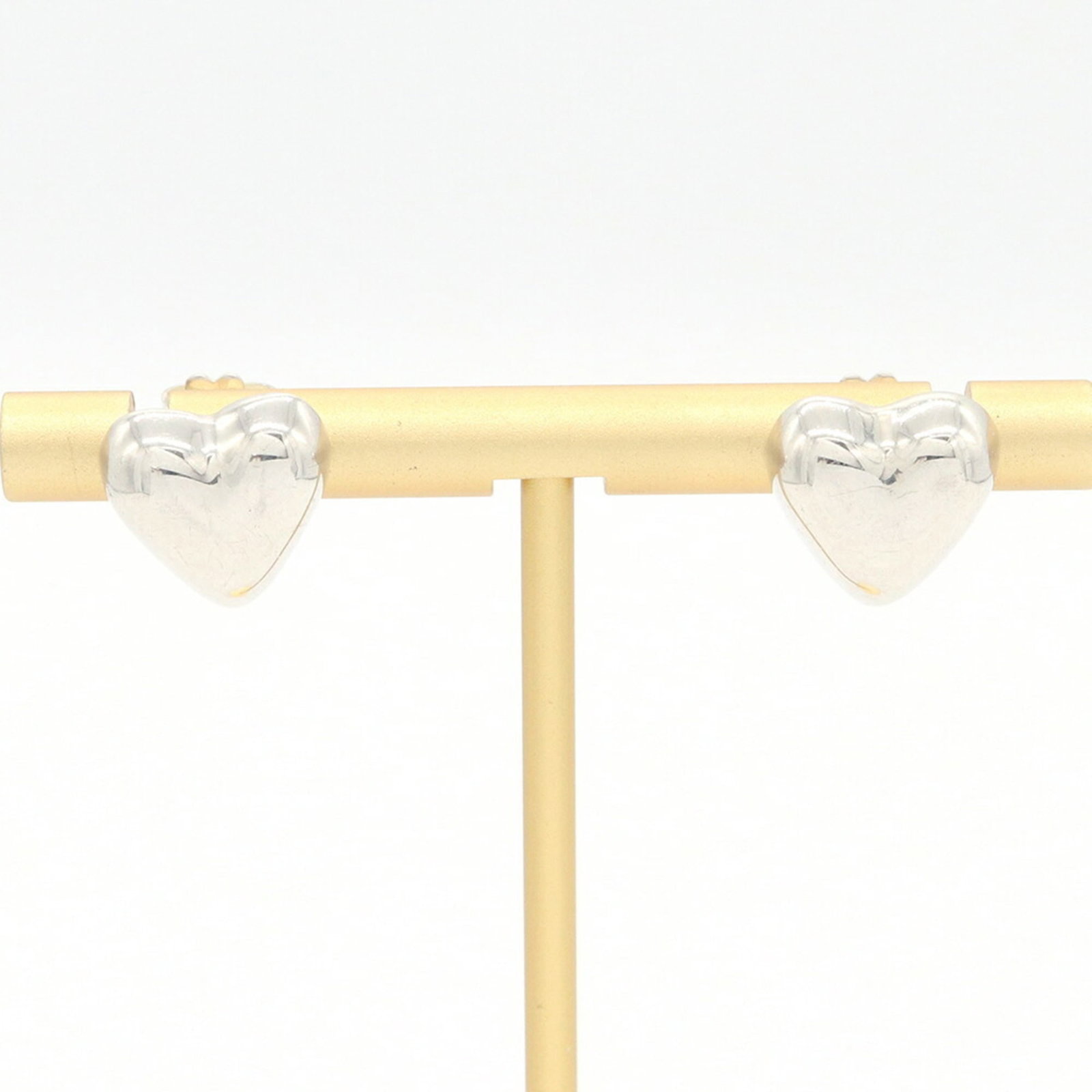 TIFFANY Sterling Silver 925: TIFFANY Sterling Silver 925 Sterling silver 925, this elegant piece is crafted from high-quality metal, measuring 12.50mm x 12.00mm x 4.00mm. Gently used with minor signs of wear, it bears a Tiffany