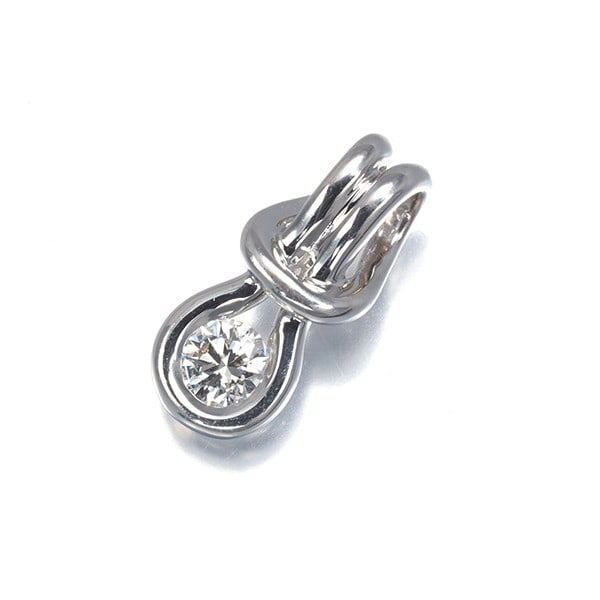 Forevermark Pendant Diamond 0.15Ct Encordia Solitaire 18K 750 White Gold: Forevermark Pendant Diamond 0.15Ct Encordia Solitaire 18K 750 White Gold The Forevermark Pendant Diamond 0.15Ct Encordia Solitaire 18K 750 White Gold is a stunning piece of jewelry featuring a 0.15ct 