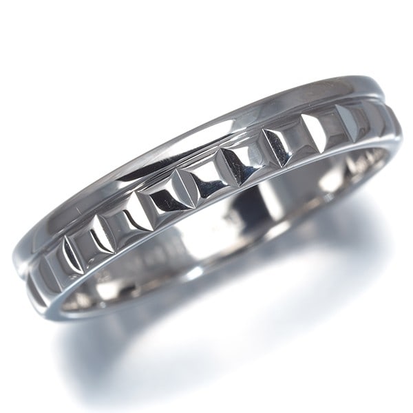 Boucheron Ring Quatre Radiant Half Eu58 18K 750 White Gold: Boucheron Ring Quatre Radiant Half Eu58 18K 750 White Gold 18k White Gold Boucheron Quatre Radiant Ring EU58 features a sleek band with a width of 3.8mm, crafted from high-quality 18k gold. This elega