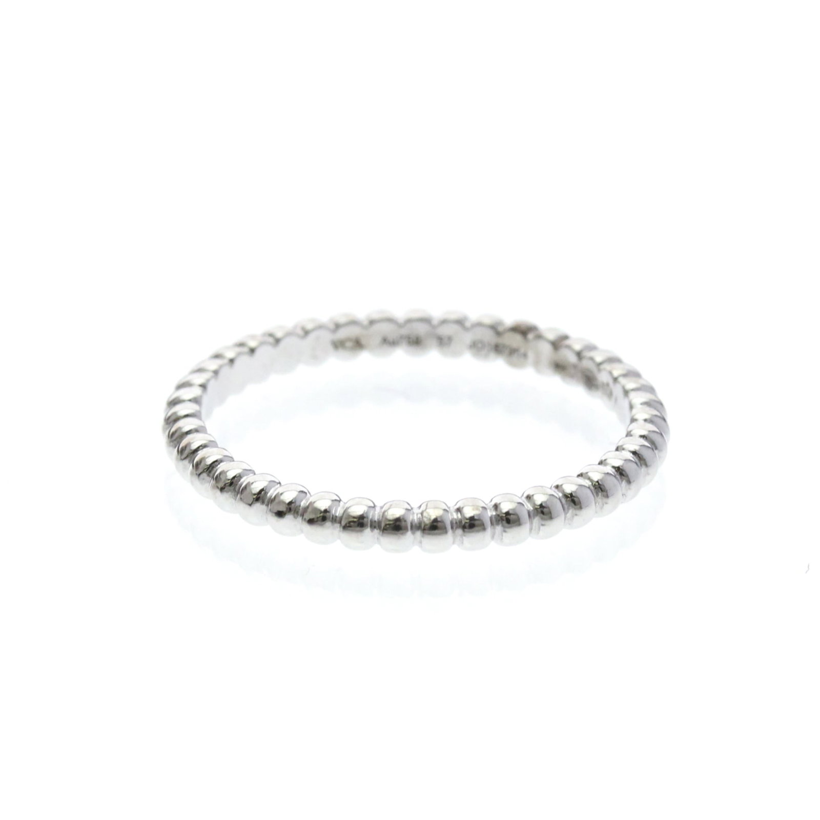 VAN CLEEF & ARPELS Band Ring White Gold (18K): VAN CLEEF & ARPELS Band Ring White Gold (18K) Van Cleef & Arpels' iconic Band Ring in white gold (18K) is a timeless fashion statement. This elegant 18K white gold band features a sleek, minimalist de