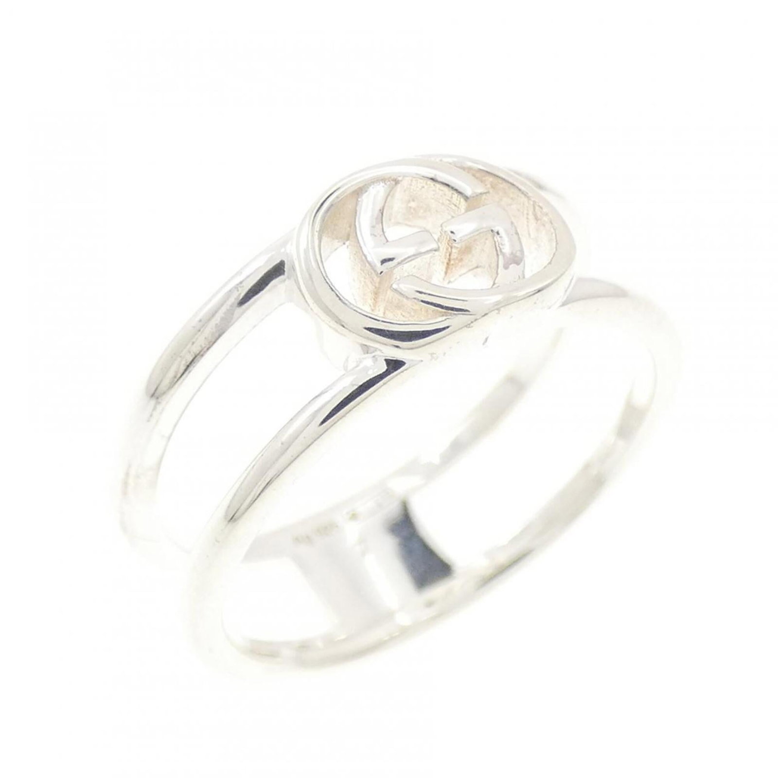GUCCI Band Ring Silver 925: GUCCI Band Ring Silver 925 Silver 925 band ring from Gucci, featuring a classic design. The item is gently used with minor signs of wear, including small scratches or light marks. In very good