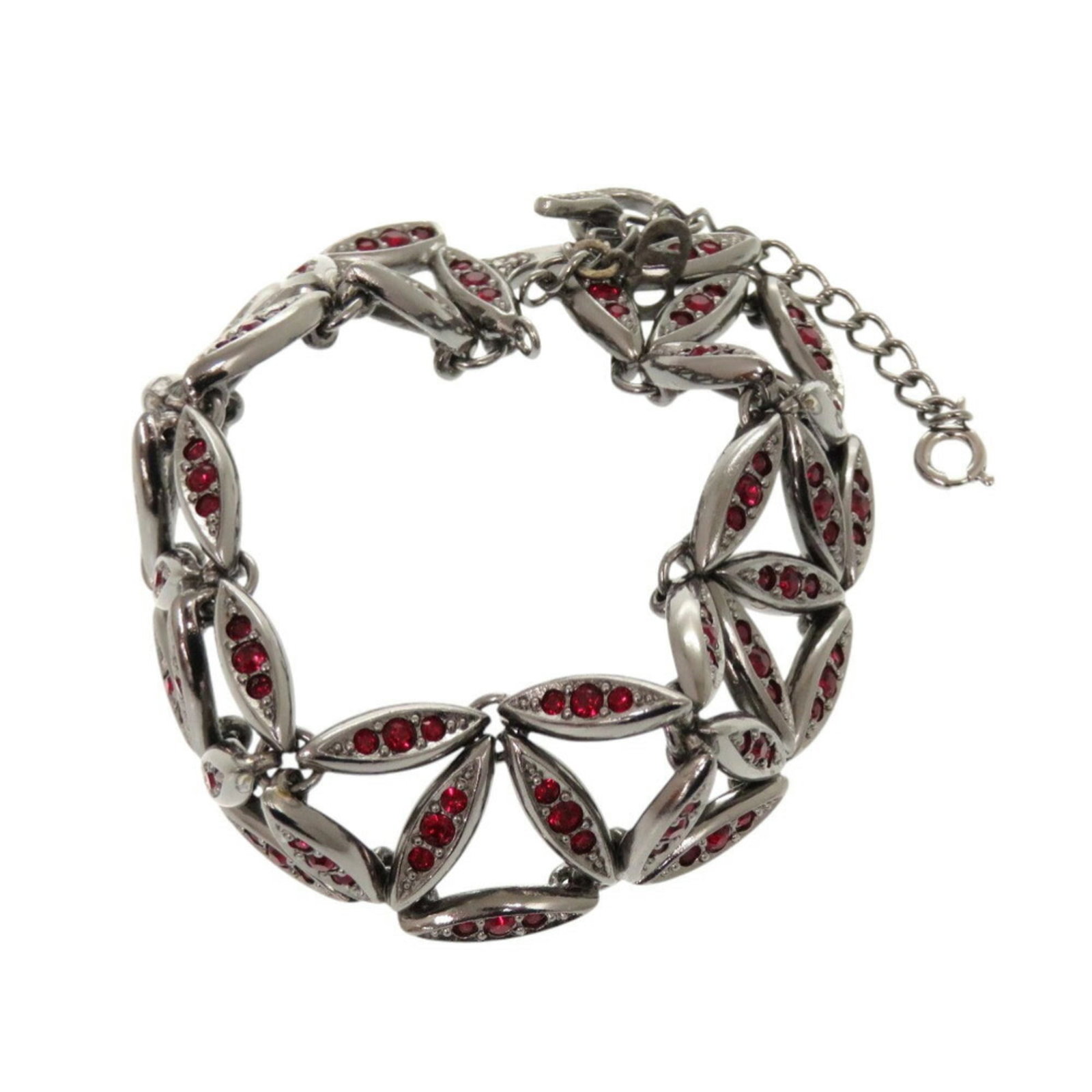 CHRISTIAN DIOR Charm Bracelet Metal: CHRISTIAN DIOR Charm Bracelet Metal The Christian Dior Charm Bracelet Metal is a stylish accessory featuring a bold red color. With a length of 23cm, this metal charm bracelet is designed to add a pop