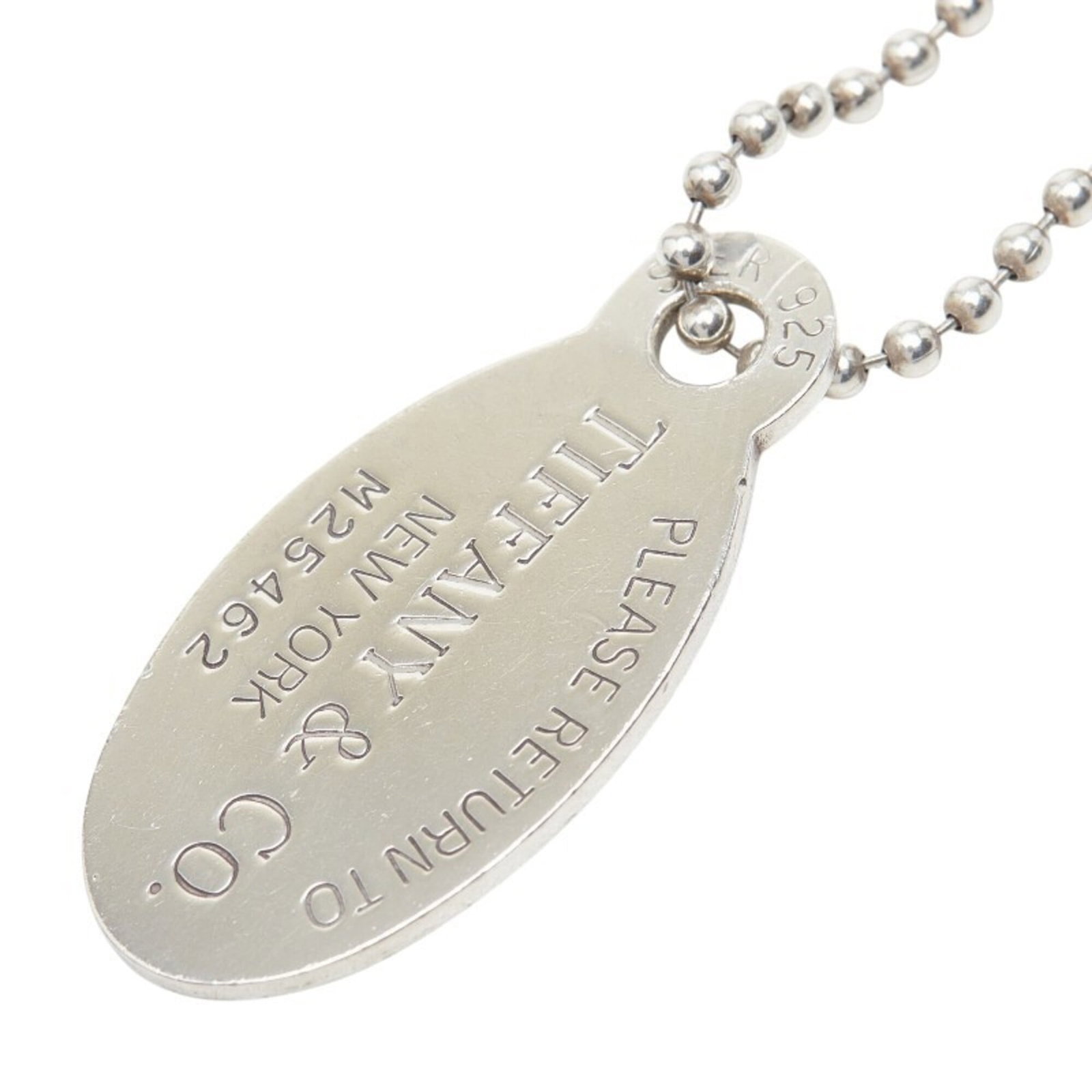 TIFFANY Silver 925: TIFFANY Silver 925 Silver 925 necklace from Tiffany, featuring a 20.90mm x 42.40mm stone, with a 87 cm / 34.25'' neck circumference. The necklace bears visible scratches and scuffs, but remains fully
