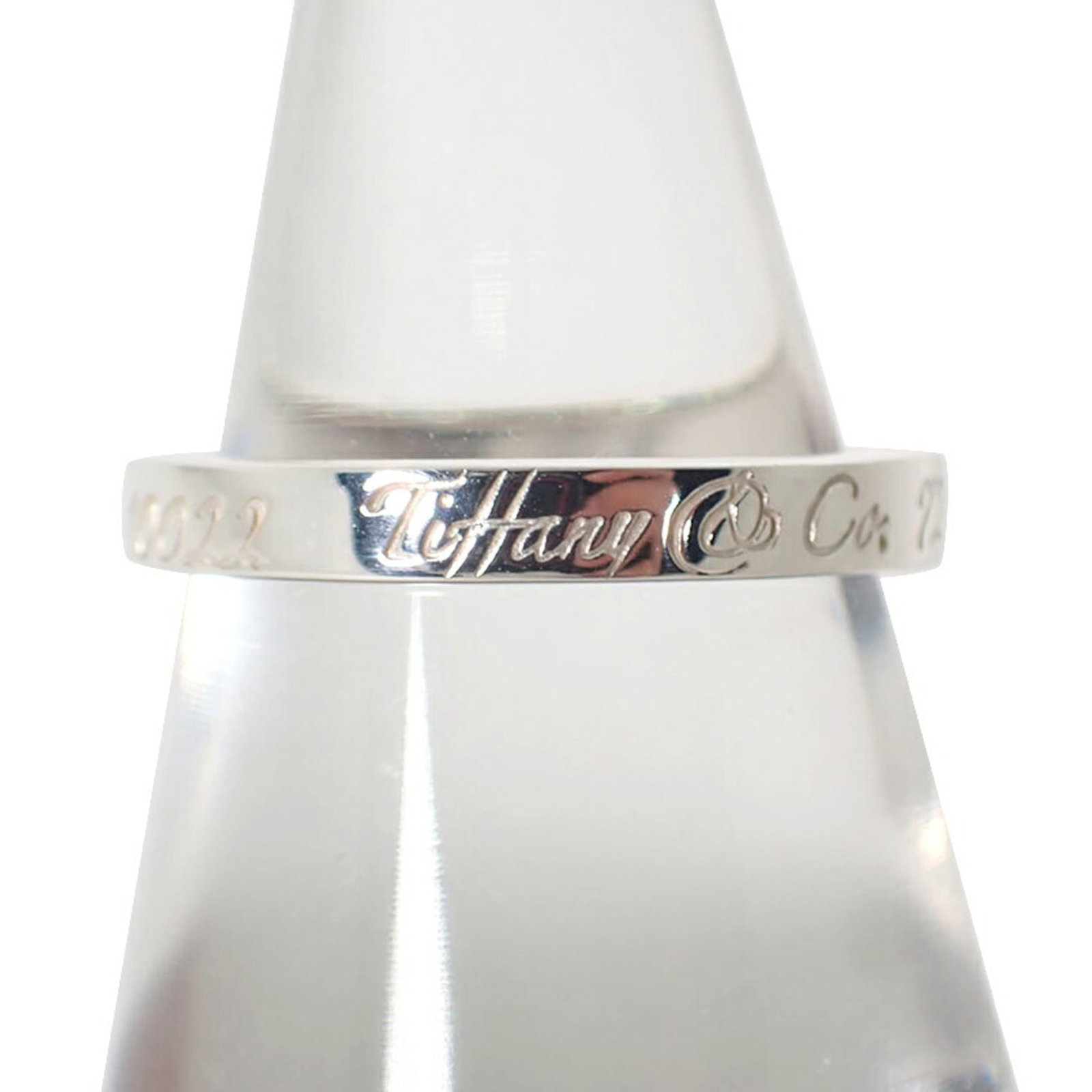 TIFFANY Band Ring Sterling Silver 925: TIFFANY Band Ring Sterling Silver 925 Sterling silver 925 band ring from Tiffany, featuring a classic design. Gently used with minor signs of wear, this ring is in very good condition, bearing a
