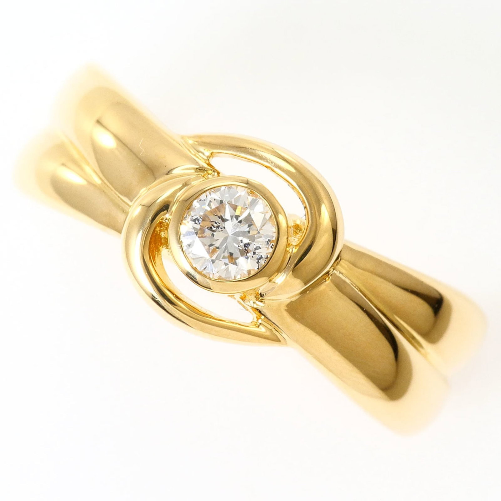 Band Ring Yellow Gold (18K): Band Ring Yellow Gold (18K) Yellow gold band ring with a 0.20ct diamond, crafted from 18K gold, offers a touch of elegance to any outfit. Its 8mm width and US size 6.5 make it a versatile choice,