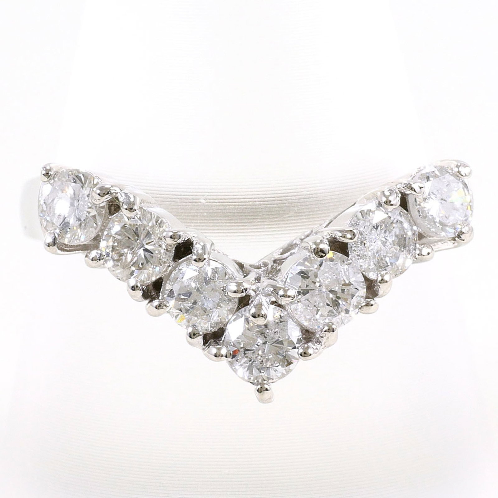 Band Ring Platinum 900: Band Ring Platinum 900 Platinum 900 band ring boasts a sleek 10mm width and diamond stone, set against a premium platinum metal. Weighing in at 5g, this 8.5 US size ring is a stylish accessory. In