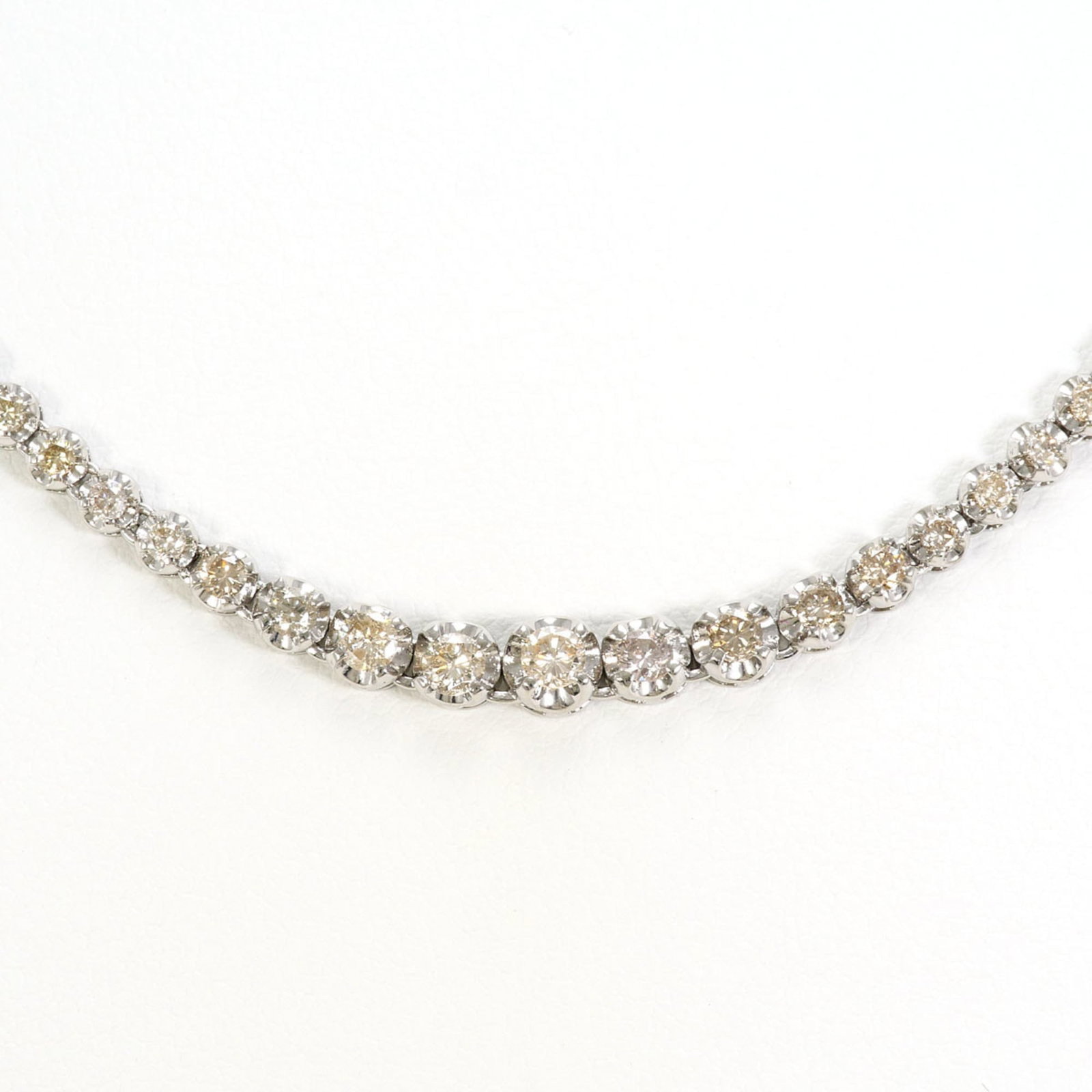 White Gold (14K): White Gold (14K) White gold (14K) necklace with a clear, white gold diamond weighing 3.00 ct. and a 9.9g / 0.34oz weight, featuring a 41 cm / 16.14'' neck circumference. In excellent condition, with