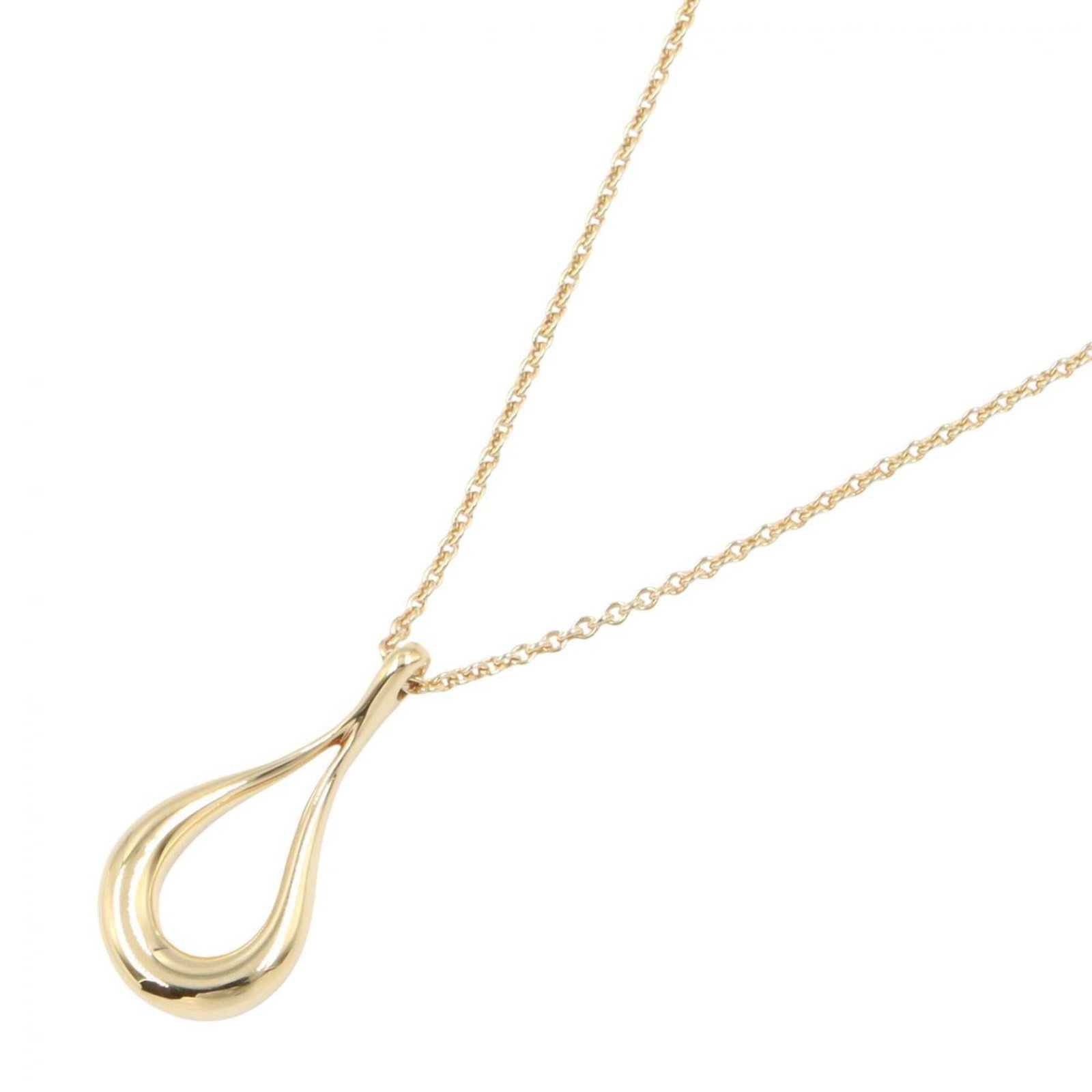 TIFFANY Yellow Gold (18K): TIFFANY Yellow Gold (18K) Yellow gold (18K) Tiffany necklace with a 20mm x 10mm pendant, set against a 41.5 cm / 16.33'' chain, bearing a faintly visible signature. This necklace is in like new