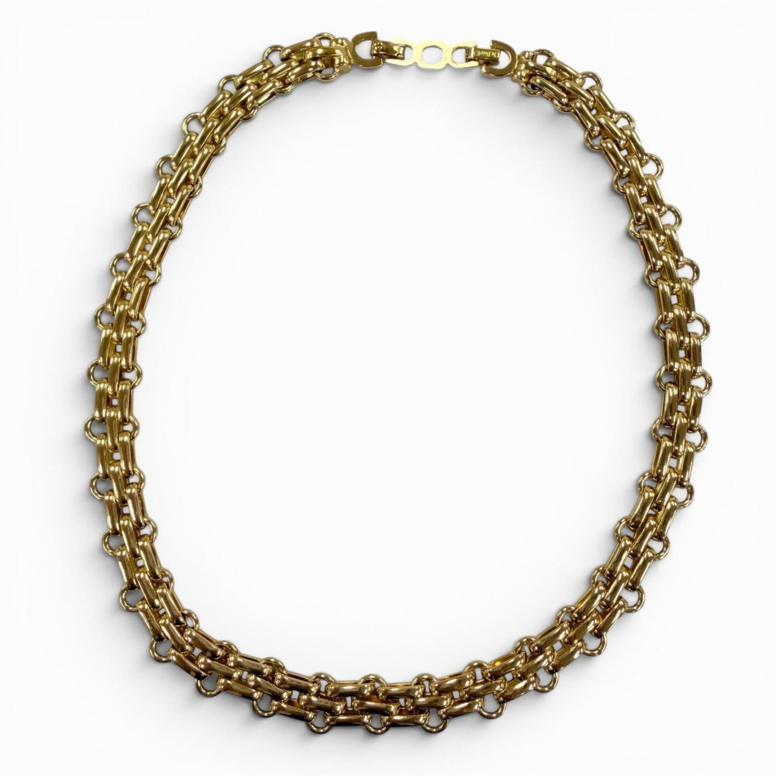 CHRISTIAN DIOR Gold: CHRISTIAN DIOR Gold Gold necklace from Christian Dior, featuring a 42.5 cm / 16.73'' circumference, with a like new condition that shows only the faintest traces of wear. The necklace is refurbished