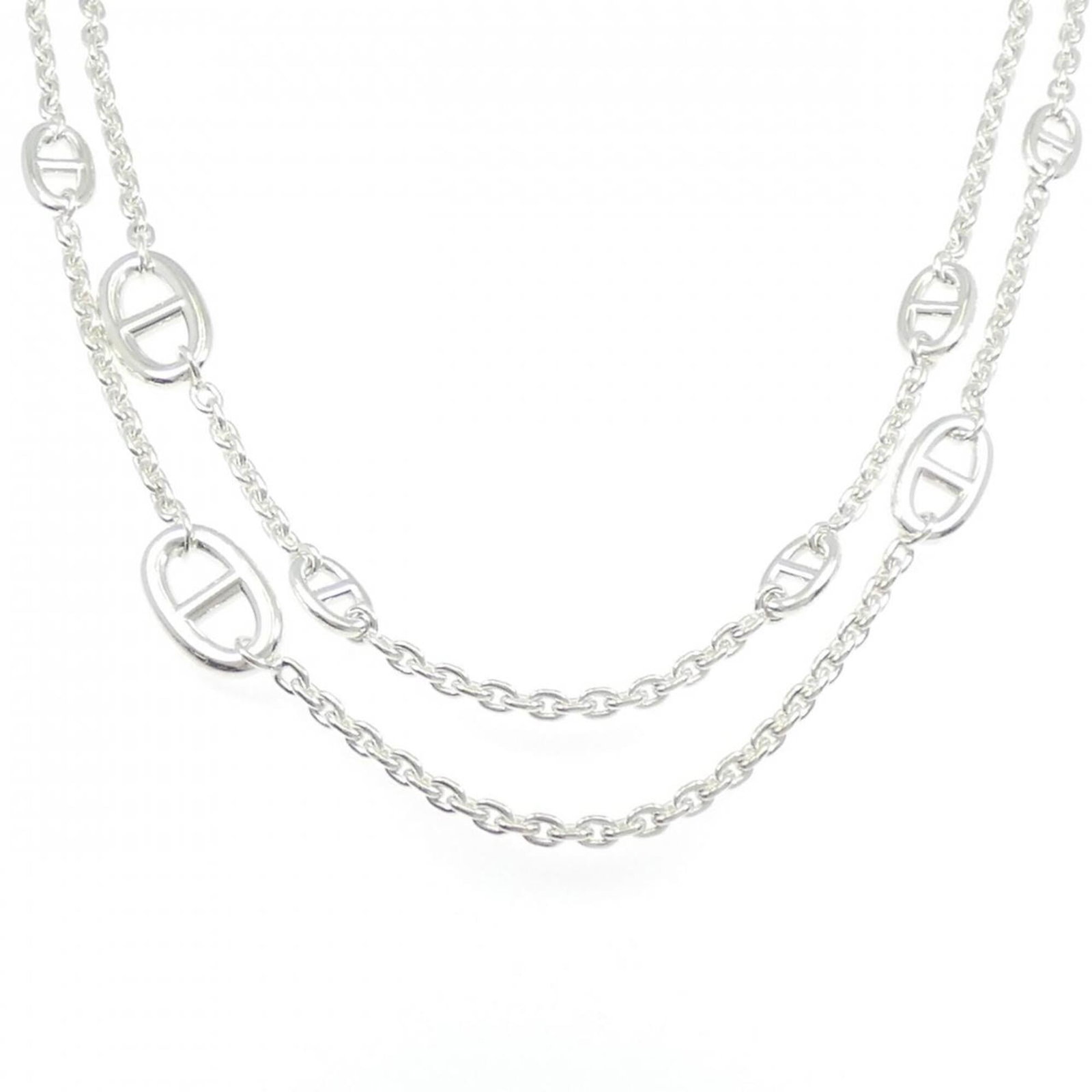 HERMES Silver 925: HERMES Silver 925 Silver 925 necklace from Hermes, with a 117 cm / 46.06'' adjustable neck circumference, bearing a minor signature. Gently used with small scratches or light marks, this necklace is