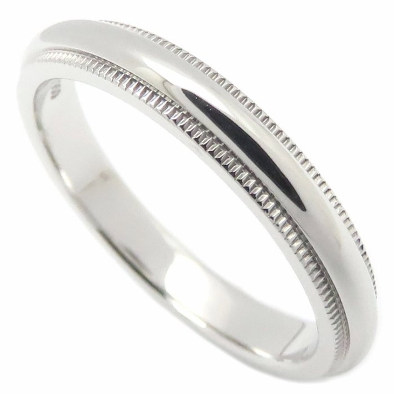 TIFFANY Band Ring Platinum 950: TIFFANY Band Ring Platinum 950 Platinum 950 Tiffany band ring in excellent condition, with a subtle sheen and a refined design that exudes timeless elegance. The platinum material shines with a luxuri