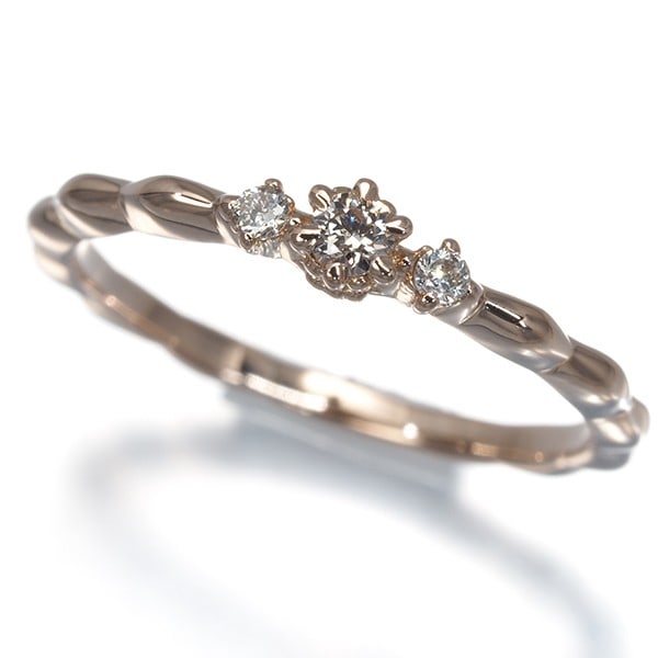 Agete Ring Diamond 0.05Ct Pinky Us2.5 18K 750 Rose Gold: Agete Ring Diamond 0.05Ct Pinky Us2.5 18K 750 Rose Gold A 0.05ct pink diamond adorns a delicate 18k rose gold ring, measuring 2.8mm in width and 1.2mm at the shank, with a total weight of 1.1g. This