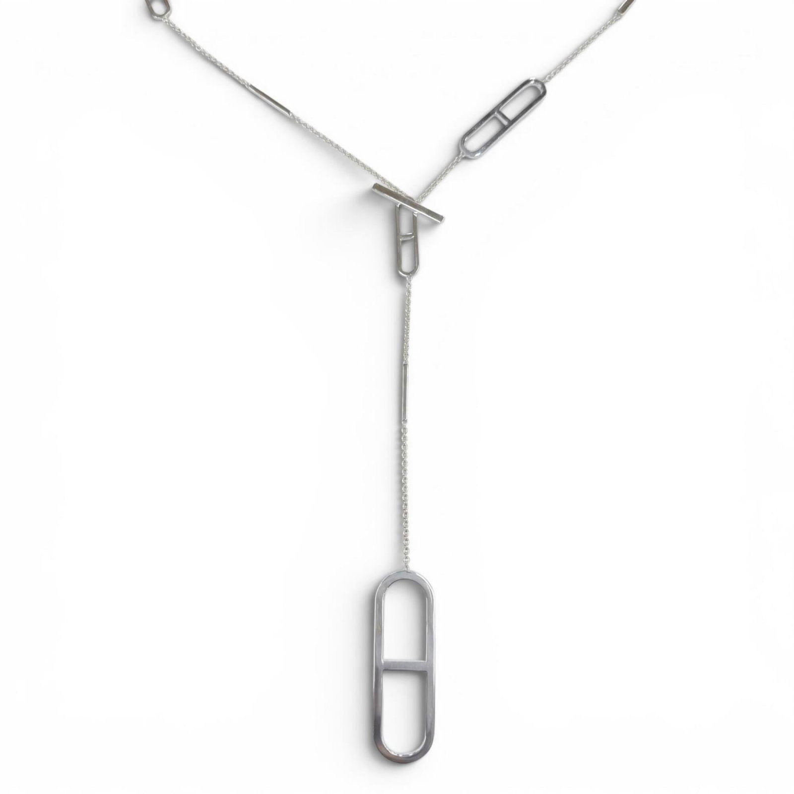 HERMES Silver 925: HERMES Silver 925 Silver 925 from Hermes, a high-quality Italian-made necklace featuring a 60mm x 20mm silver pendant. The necklace has a 81 cm circumference and is made from genuine silver 925, with 
