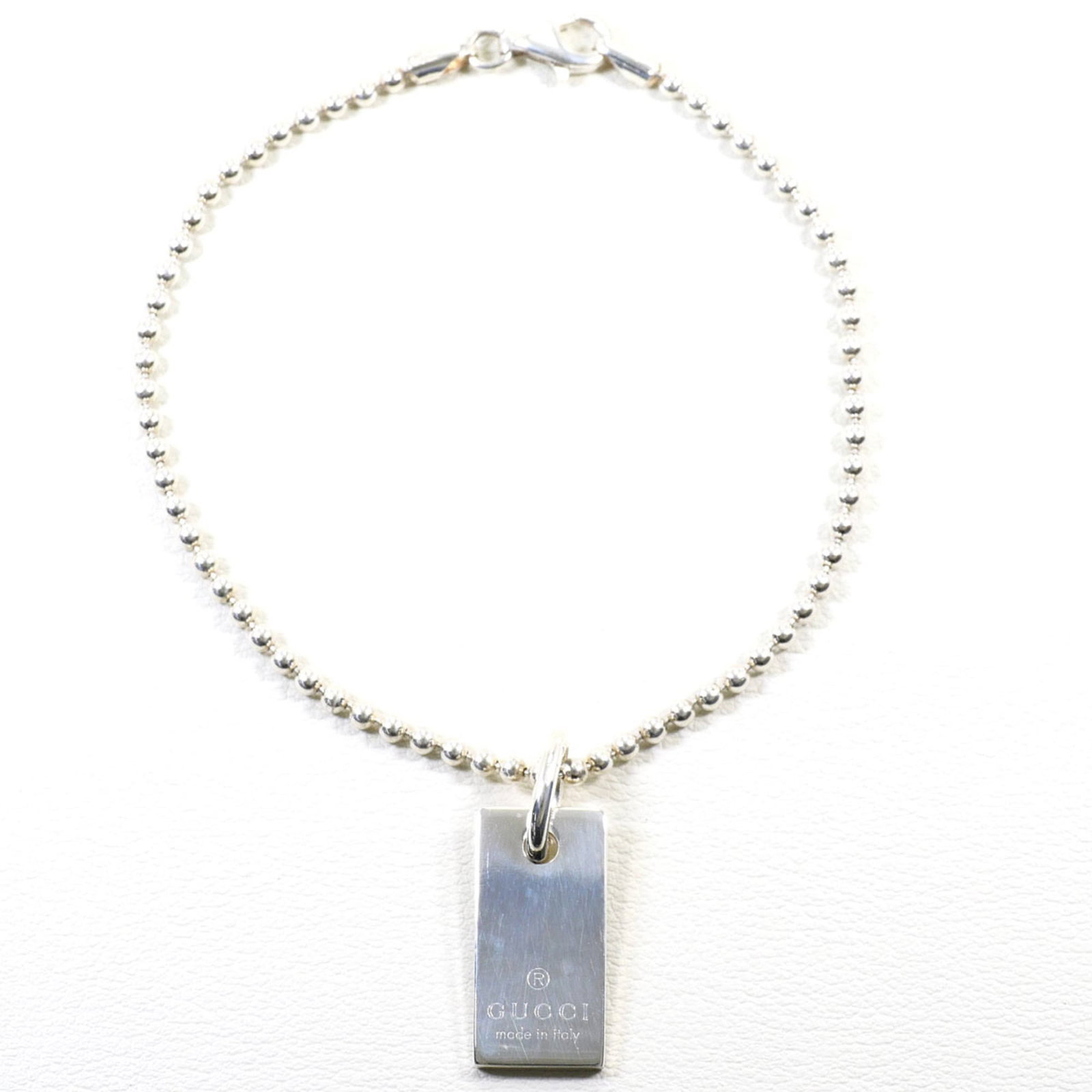 GUCCI Charm Bracelet Silver 925: GUCCI Charm Bracelet Silver 925 Silver 925 charm bracelet from Gucci, featuring a sleek and modern design. Made from high-quality silver, this 18cm charm bracelet weighs 7.1g and boasts a like-new con