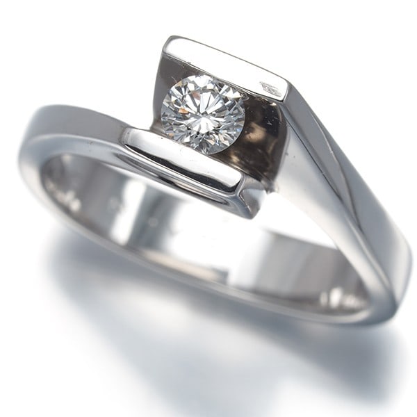 Georg Jensen Ring Diamond 0.18Ct Us5-5.25 18K 750 White Gold: Georg Jensen Ring Diamond 0.18Ct Us5-5.25 18K 750 White Gold 18k white gold ring featuring a 0.18ct diamond, crafted with precision and attention to detail. The ring's slender design and elegant lines