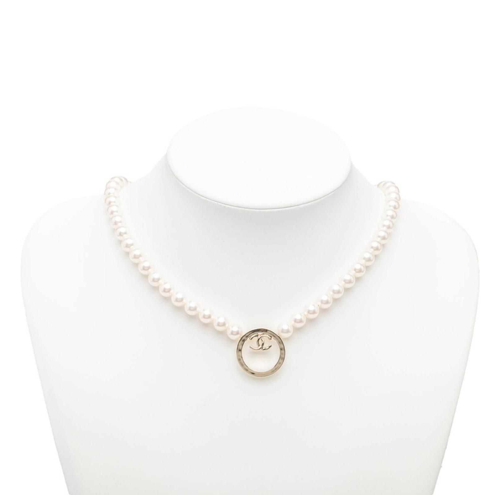CHANEL Champagne Gold White: CHANEL Champagne Gold White Chanel's Champagne Gold White necklace boasts a stunning champagne gold and white design, with a 24.4mm x 24.4mm pendant that adds a touch of elegance to any outfit. The