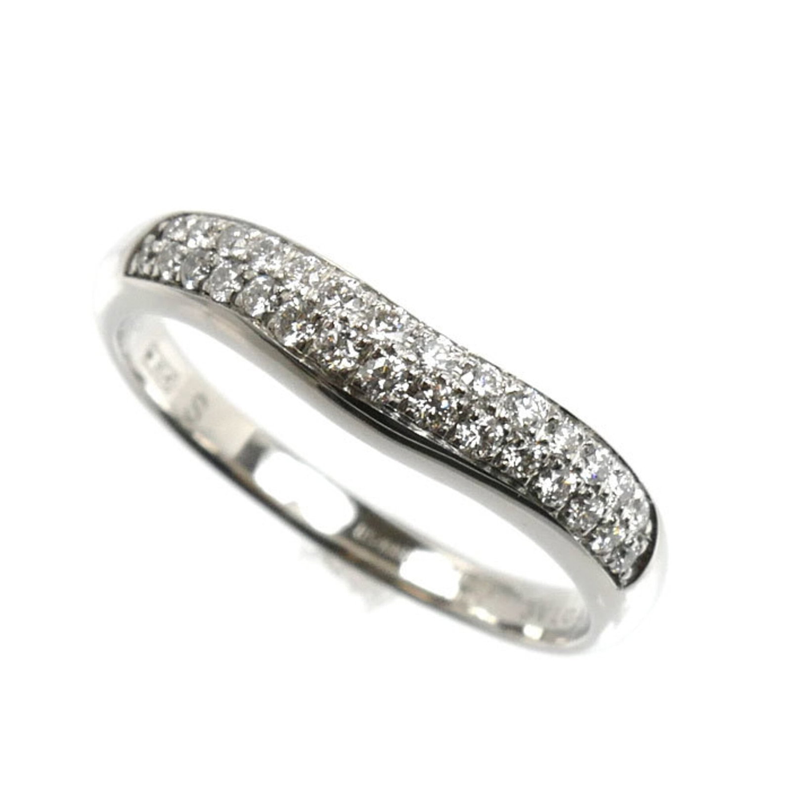 BVLGARI Band Ring Platinum 950: BVLGARI Band Ring Platinum 950 BVLGARI Band Ring Platinum 950 is a stylish and elegant women's band ring featuring a diamond stone and made from high-quality platinum 950. This gently used ring has mi