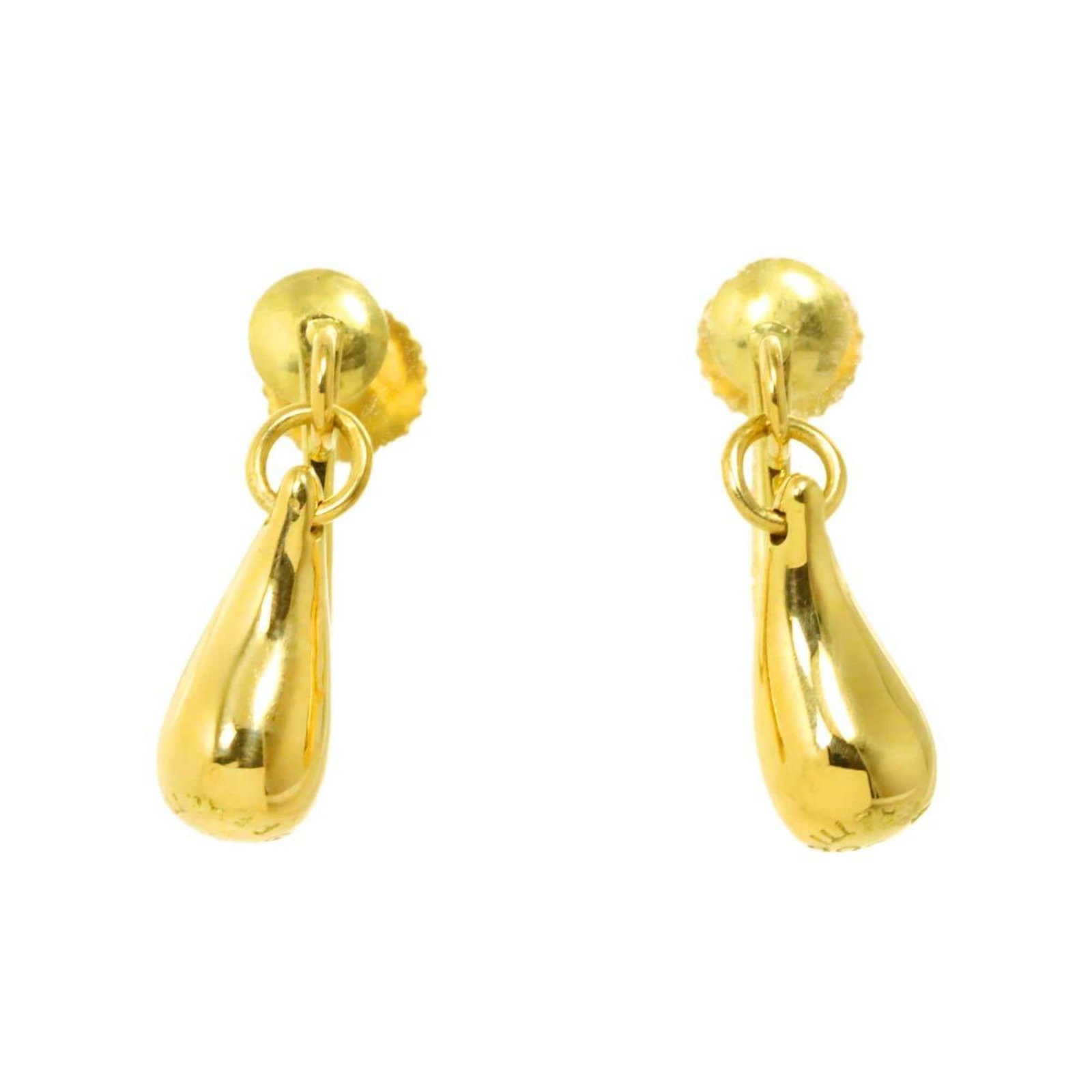 TIFFANY Clip Earrings Yellow Gold (18K): TIFFANY Clip Earrings Yellow Gold (18K) Yellow gold (18K) clip earrings from Tiffany, featuring a subtle and elegant design. Made from high-quality 18K yellow gold, these earrings are crafted with att