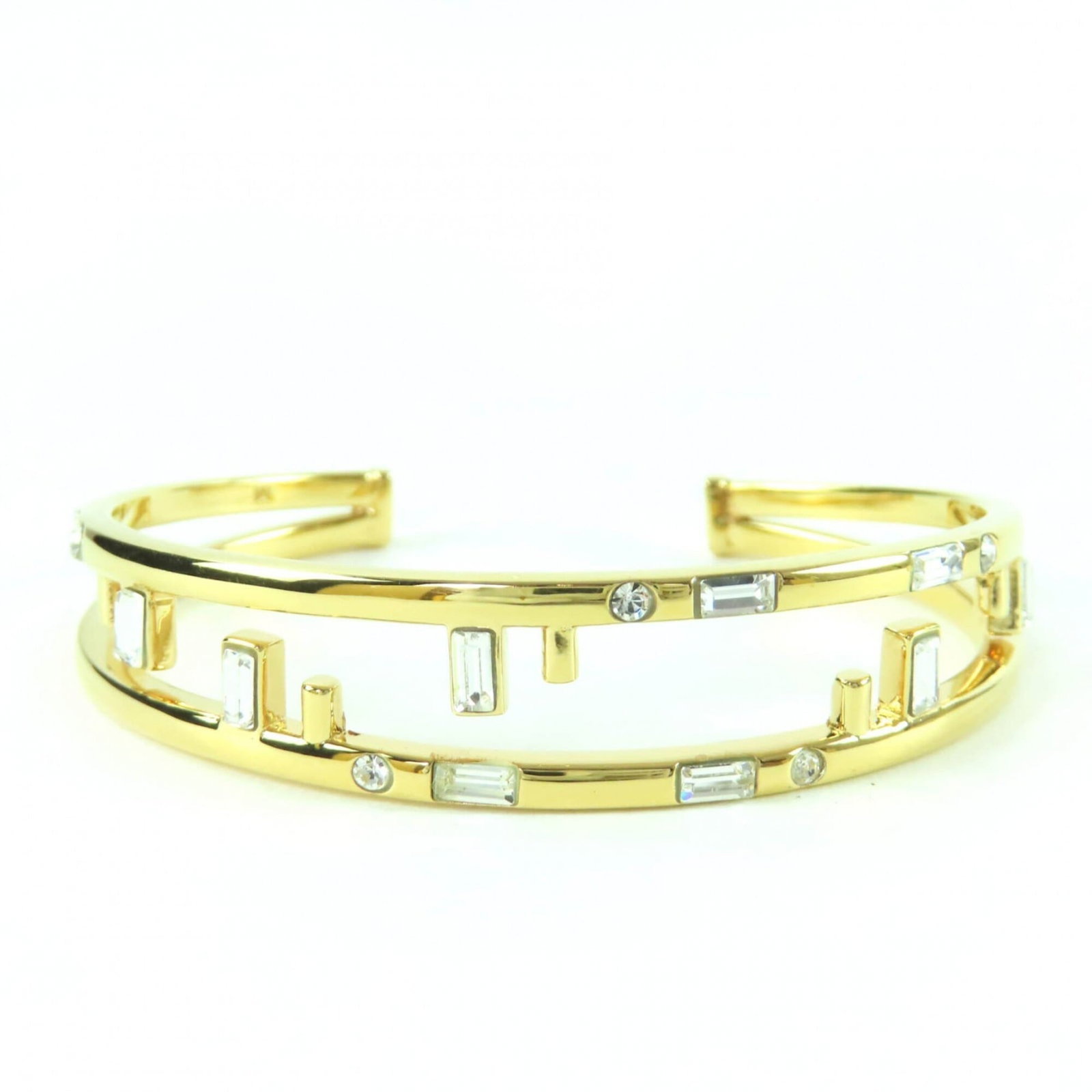 FENDI Bangle Gold: FENDI Bangle Gold Gold bangle from Fendi, Italy, measuring 13cm in width, bearing a faint trace of refurbishment, and in excellent condition with no visible wear. The bangle's gold finish is of a