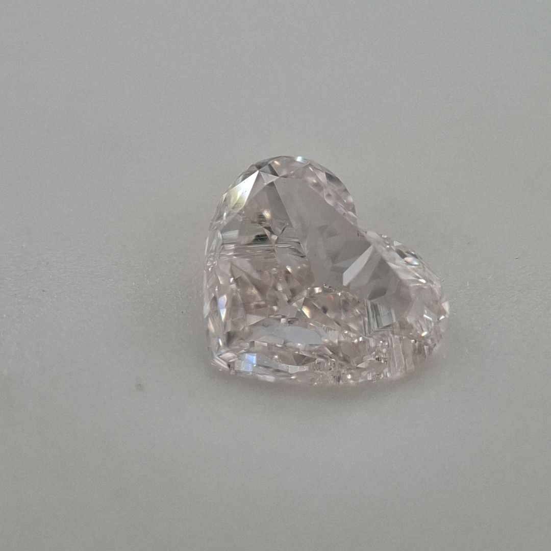 GIA Heart 0.52ct Fancy Light Pink VVS2 - Loose Natural Diamond: GIA Heart 0.52ct Fancy Light Pink VVS2 - Loose Natural Diamond GIA-certified, this 0.52ct Fancy Light Pink diamond boasts exceptional clarity and color, with a VVS2 grade and Fancy Light Pink hue