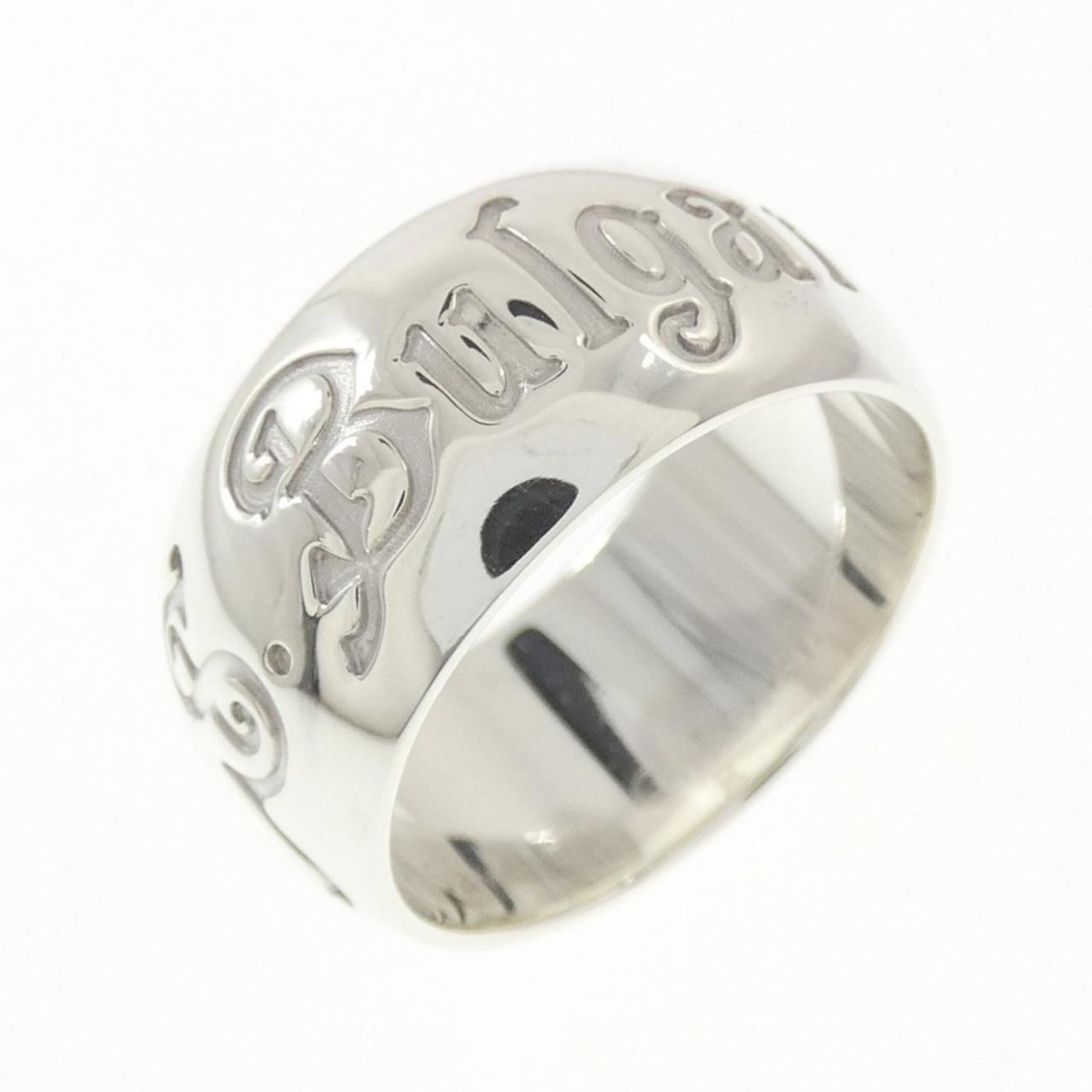 BVLGARI Band Ring Silver 925: BVLGARI Band Ring Silver 925 Silver 925 BVLGARI Band Ring in Very Good Condition. This gently used band ring features the iconic BVLGARI brand and is made from high-quality silver 925. Minor scratches