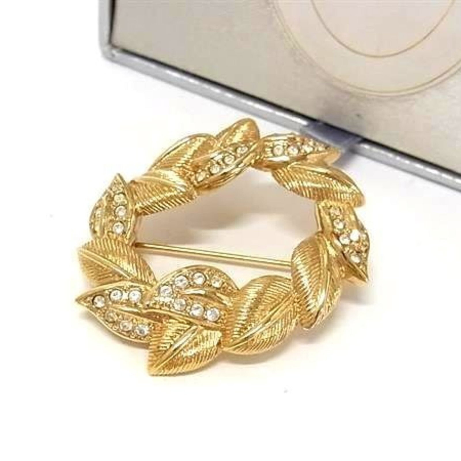 CHRISTIAN DIOR Brooch Rhinestone: CHRISTIAN DIOR Brooch Rhinestone Gently used Christian Dior brooch featuring a striking rhinestone design, showcasing a touch of gold elegance. The brooch measures 3.4cm x 4cm and is in very good cond