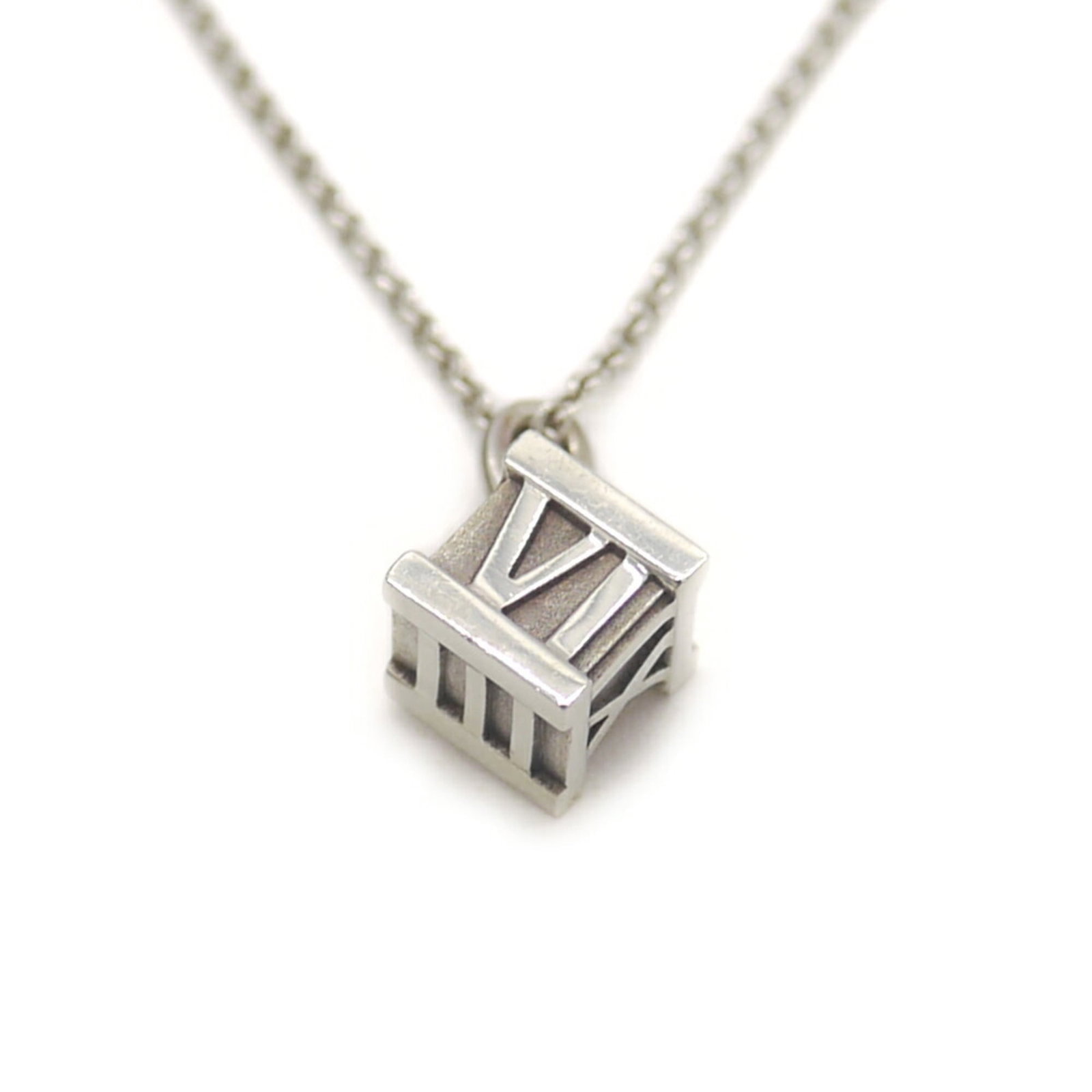 TIFFANY Silver 925: TIFFANY Silver 925 Silver Tiffany pendant necklace with a 42 cm circumference, featuring a 7.2mm x 7mm pendant. This 925 sterling silver necklace has visible wear, scratches, and scuffs, but remains f
