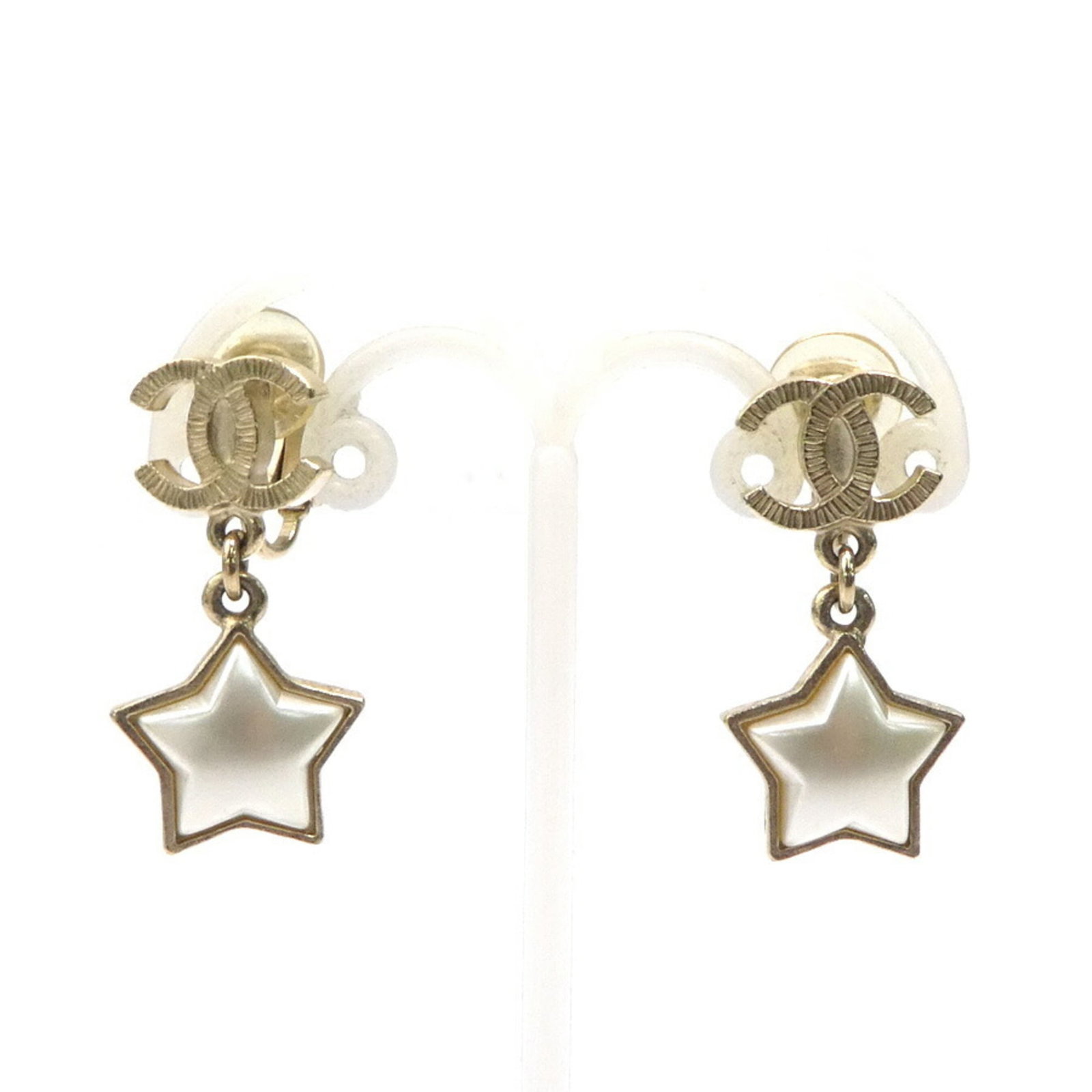 CHANEL Clip Earrings Artificial Pearl Metal: CHANEL Clip Earrings Artificial Pearl Metal Gold and off-white artificial pearl clip earrings from Chanel, bearing visible scratches and scuffs, in good used condition. Made from metal and featuring
