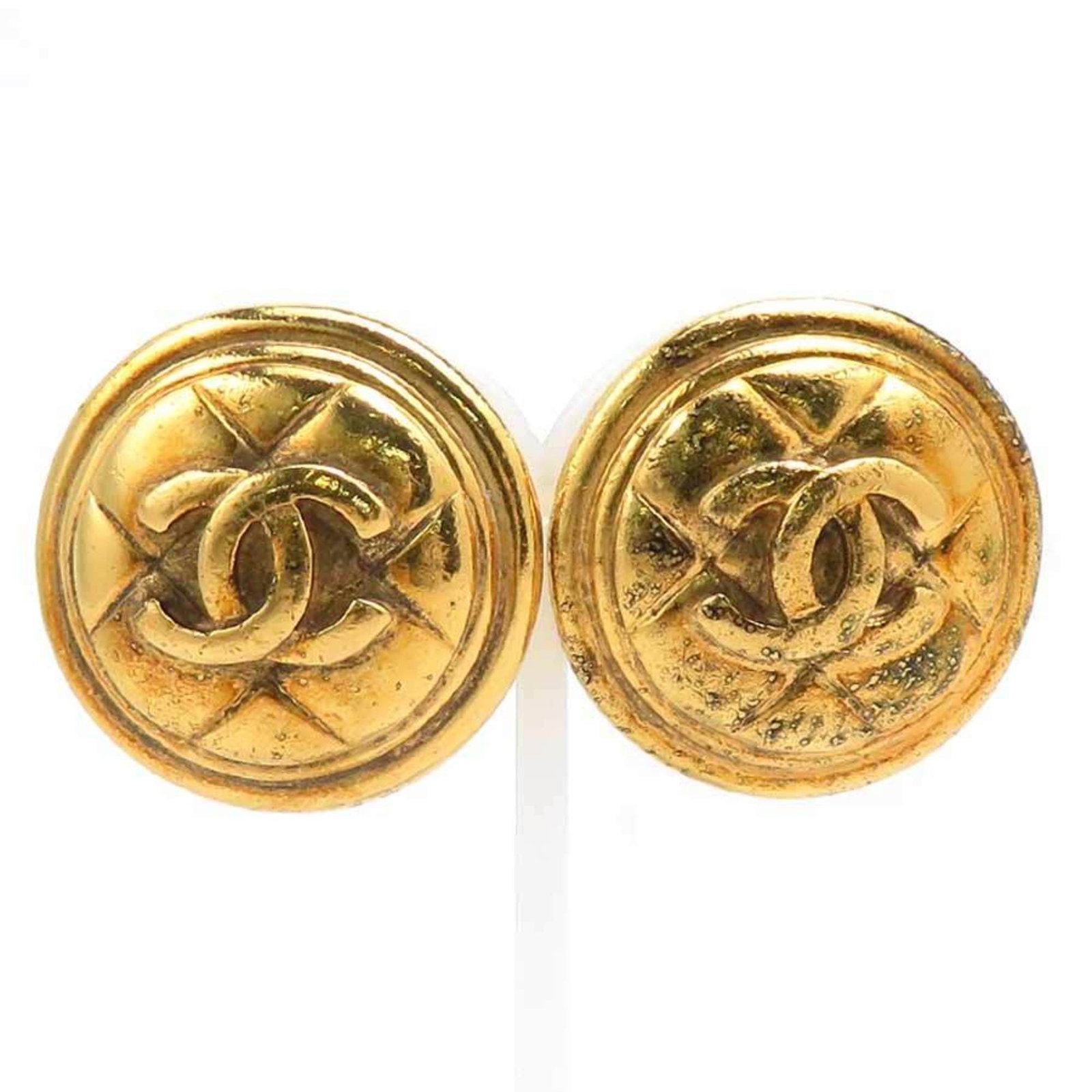 CHANEL Clip Earrings Metal: CHANEL Clip Earrings Metal Gold Clip Earrings from Chanel, featuring a metal design with visible scratches and scuffs, measuring 30mm x 30mm x 1.18'' in size. Made from metal, these clip earrings show